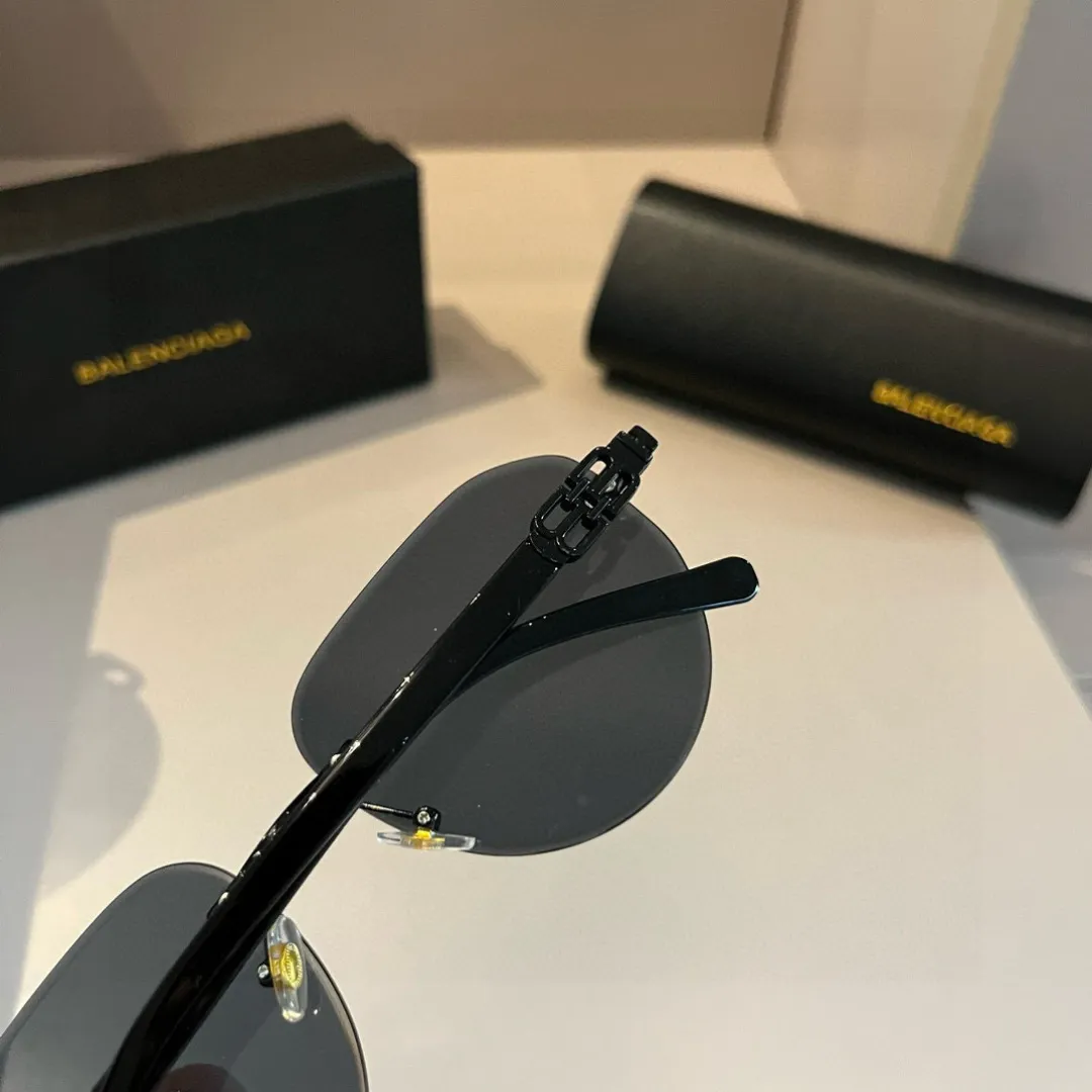 BALENCIAGA新作黒サングラスアークデザイン - 画像 (7)