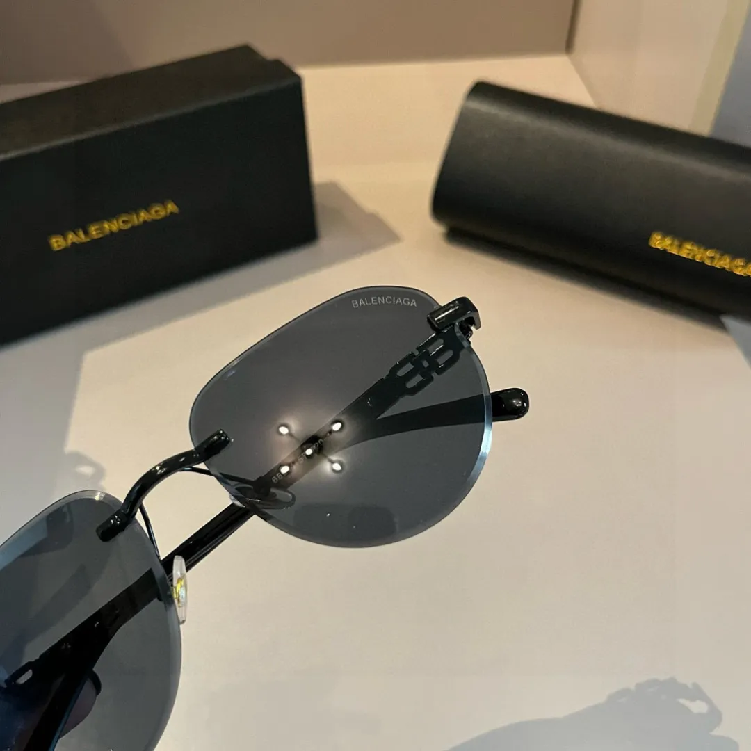 BALENCIAGA新作黒サングラスアークデザイン - 画像 (8)