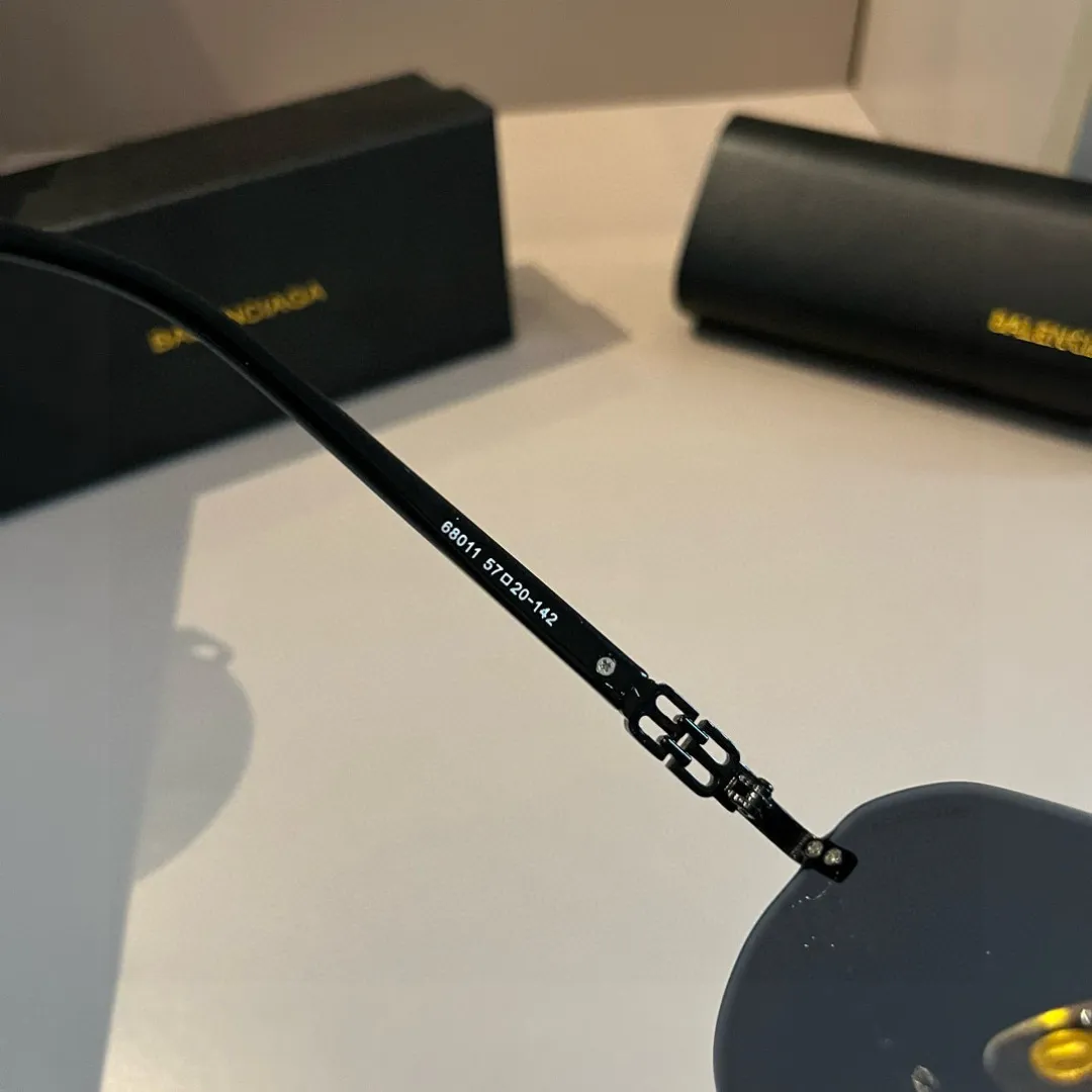 BALENCIAGA新作黒サングラスアークデザイン - 画像 (10)