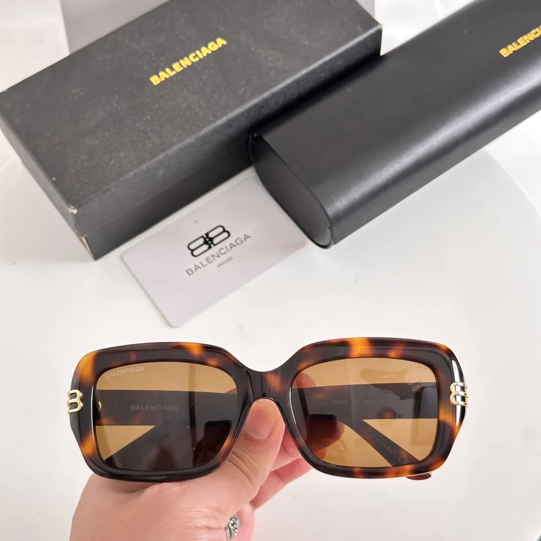 BALENCIAGA新作ピンクサングラスアーク型 - 画像 (5)