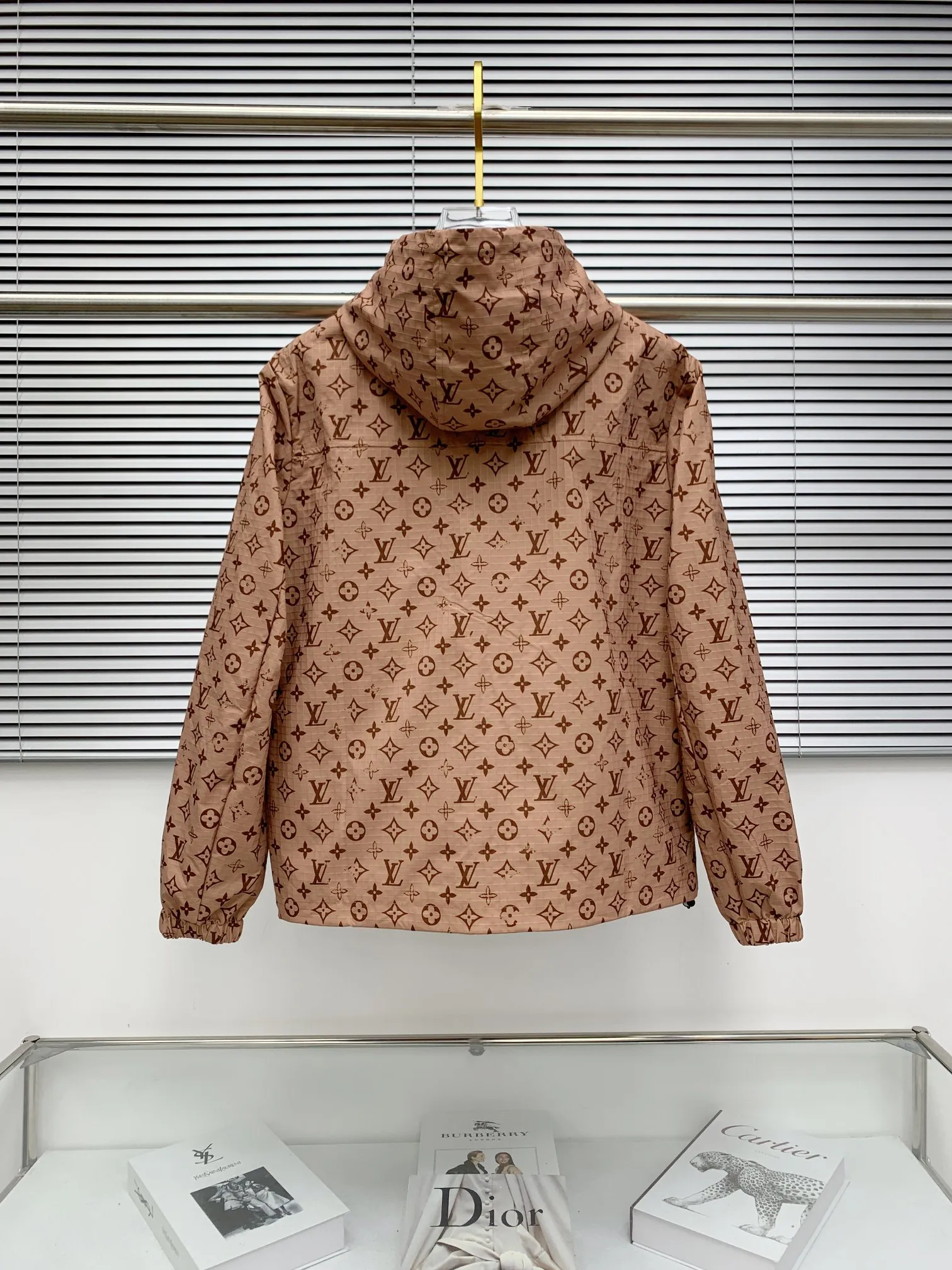 LOUIS VUITTON 2025年秋冬 注目のジャケット ブラック ブラウン - 画像 (3)