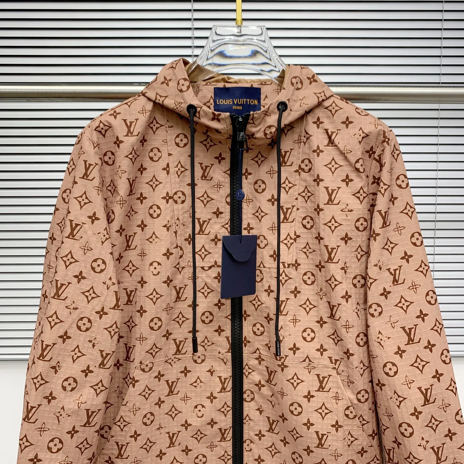 LOUIS VUITTON 2025年秋冬 注目のジャケット ブラック ブラウン - 画像 (4)