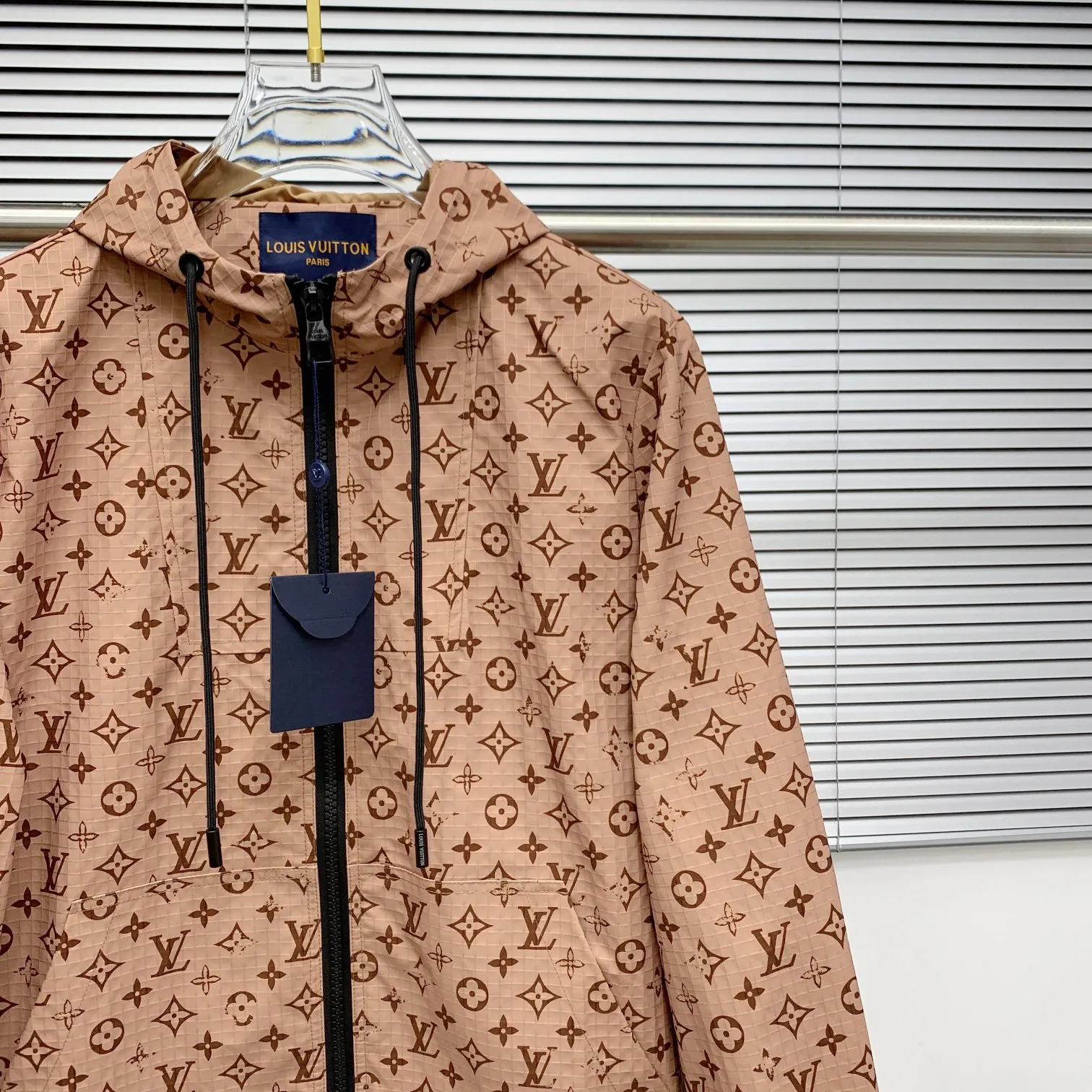 LOUIS VUITTON 2025年秋冬 注目のジャケット ブラック ブラウン - 画像 (5)