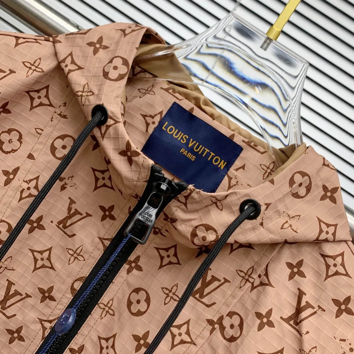 LOUIS VUITTON 2025年秋冬 注目のジャケット ブラック ブラウン - 画像 (6)