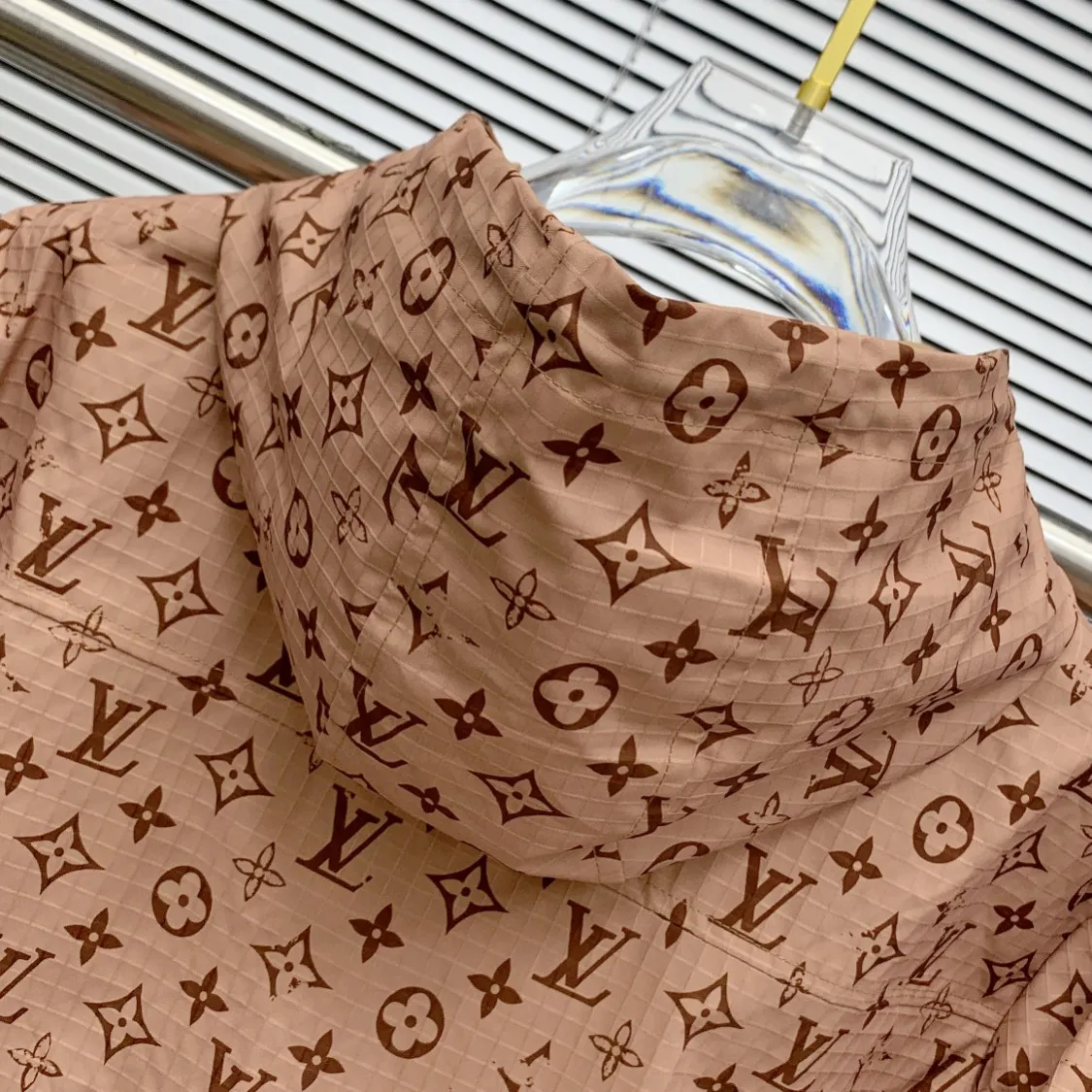LOUIS VUITTON 2025年秋冬 注目のジャケット ブラック ブラウン - 画像 (11)