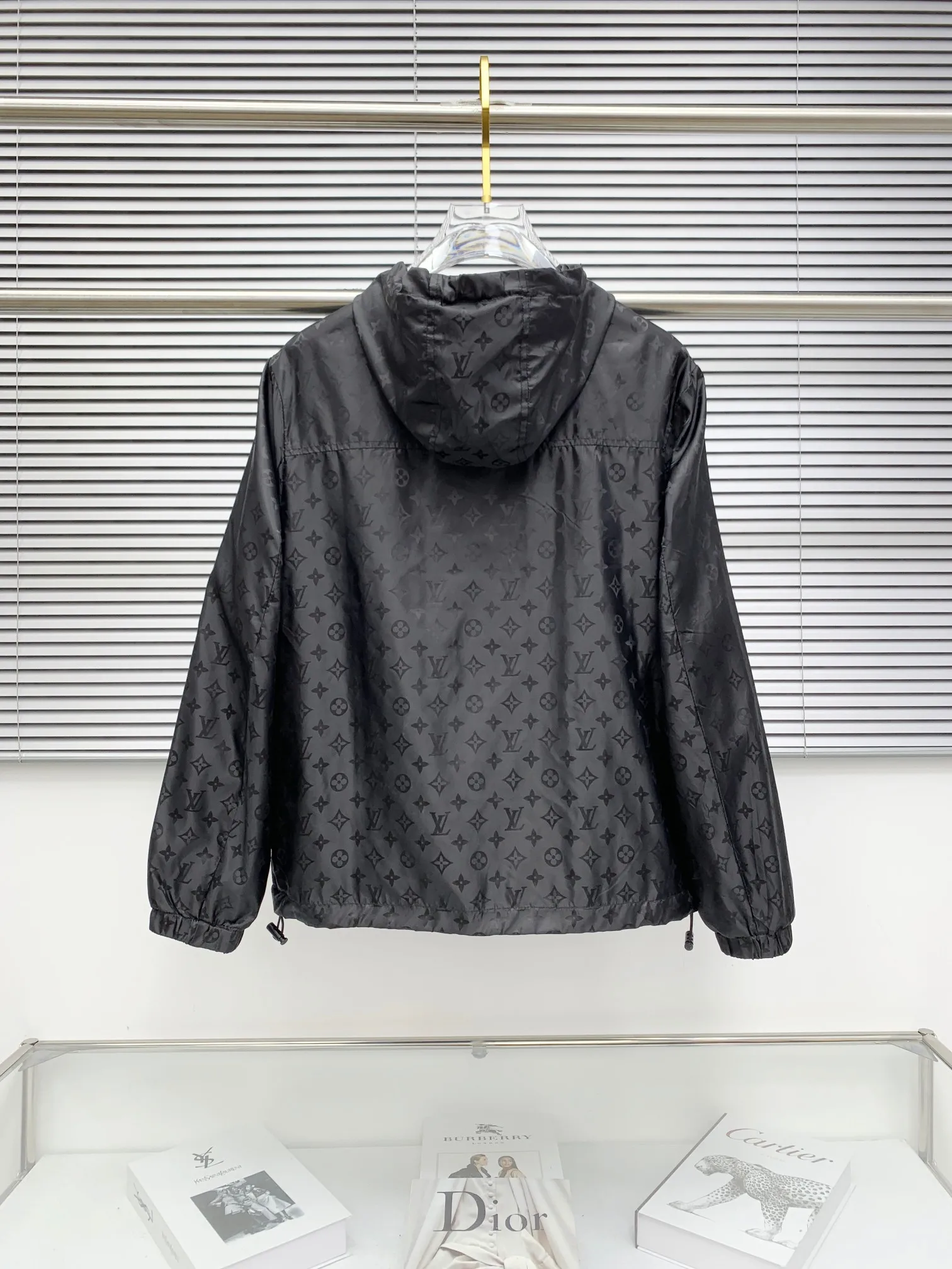 LOUIS VUITTON 2025秋冬ブラックヒットスタイルトレンチコート3XL - 画像 (3)