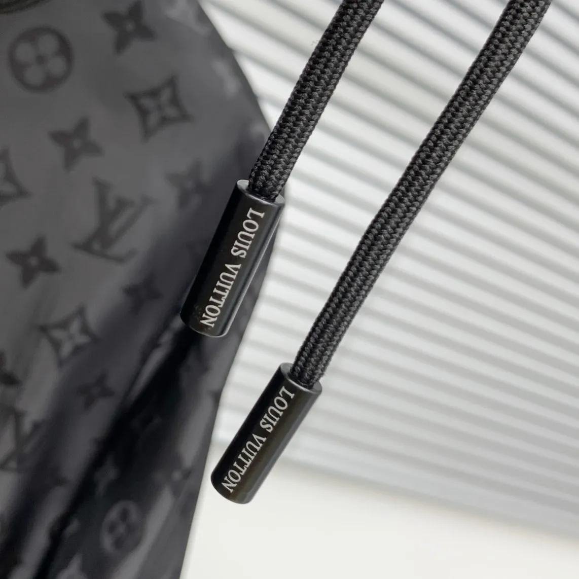 LOUIS VUITTON 2025秋冬ブラックヒットスタイルトレンチコート3XL - 画像 (7)