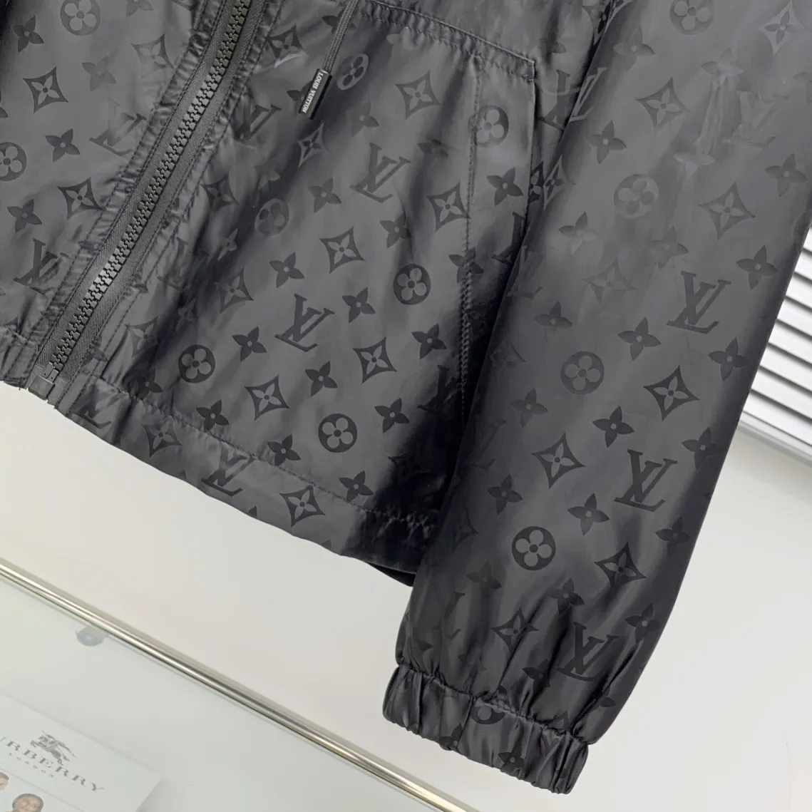 LOUIS VUITTON 2025秋冬ブラックヒットスタイルトレンチコート3XL - 画像 (8)