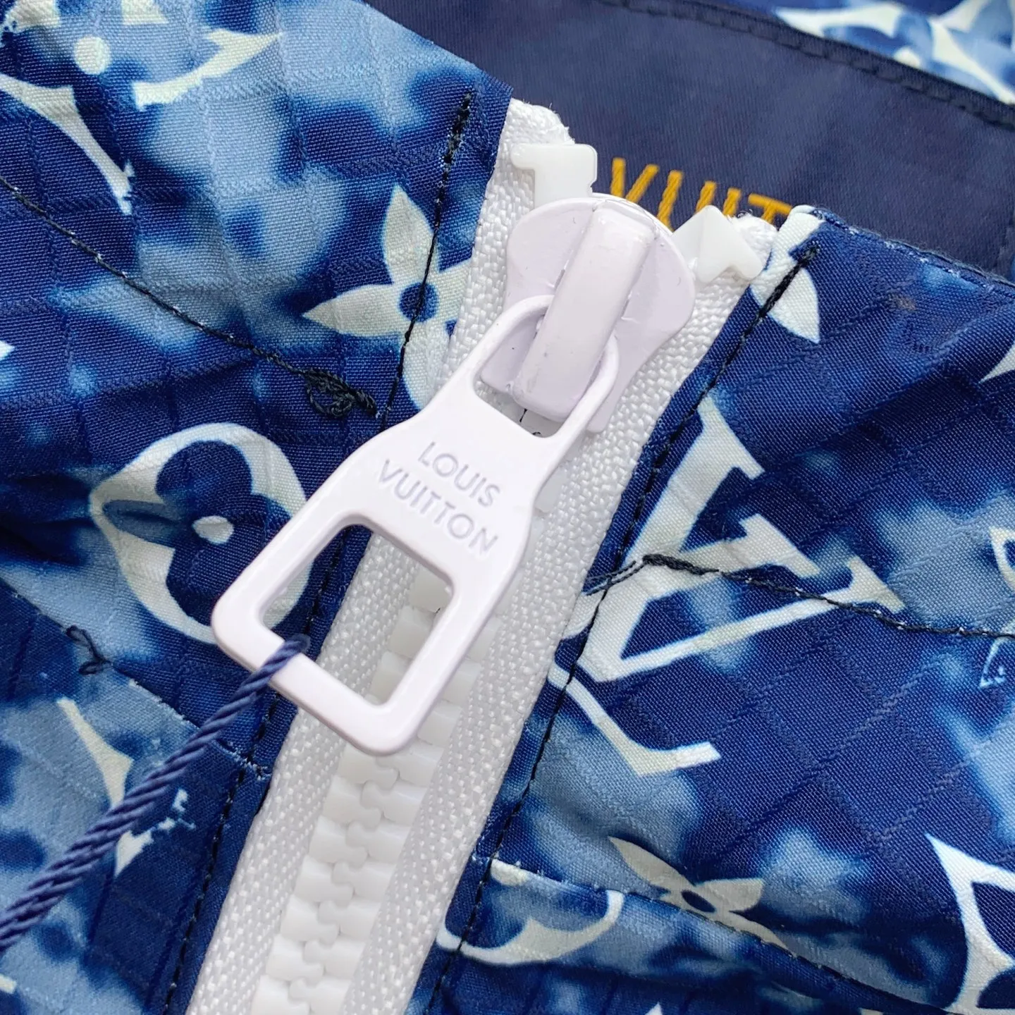 LOUIS VUITTON ブルー柄ジップアップジャケット - 画像 (6)