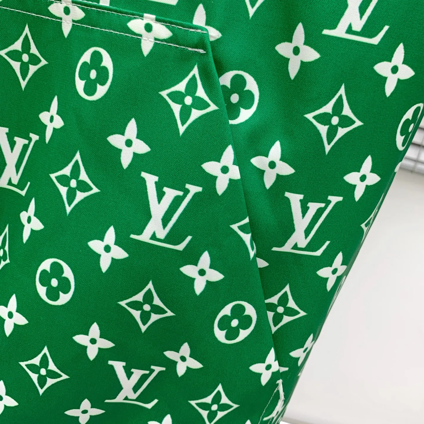 LOUIS VUITTON グリーン フルジップジャケット - 画像 (8)