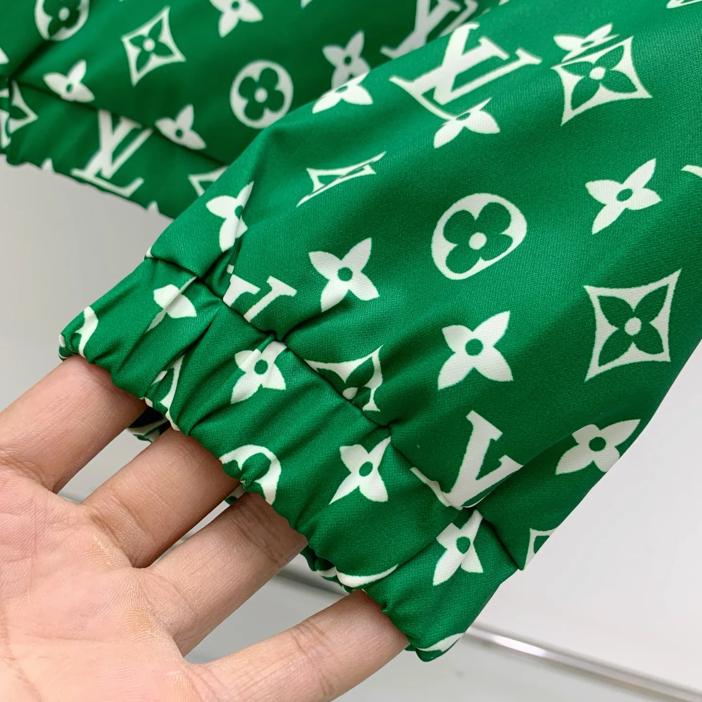 LOUIS VUITTON グリーン フルジップジャケット - 画像 (9)