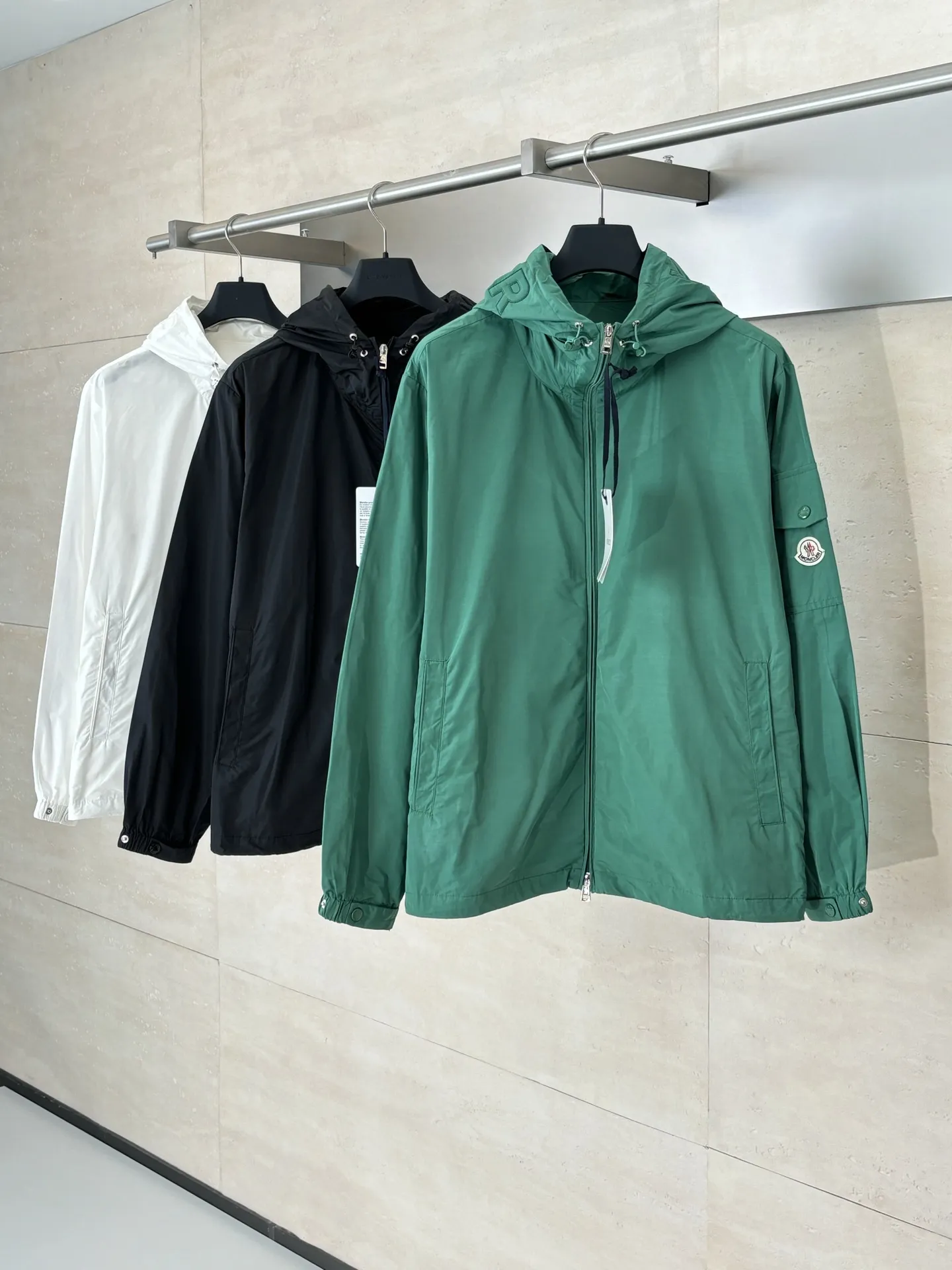 Moncler グリーン刺繍連帽休閑ジャケット - 画像 (4)
