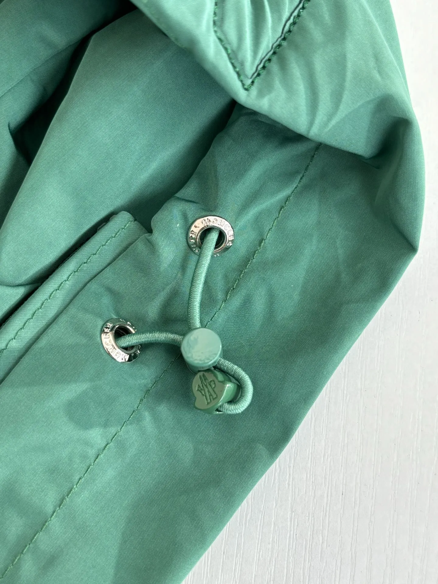 Moncler グリーン刺繍連帽休閑ジャケット - 画像 (6)