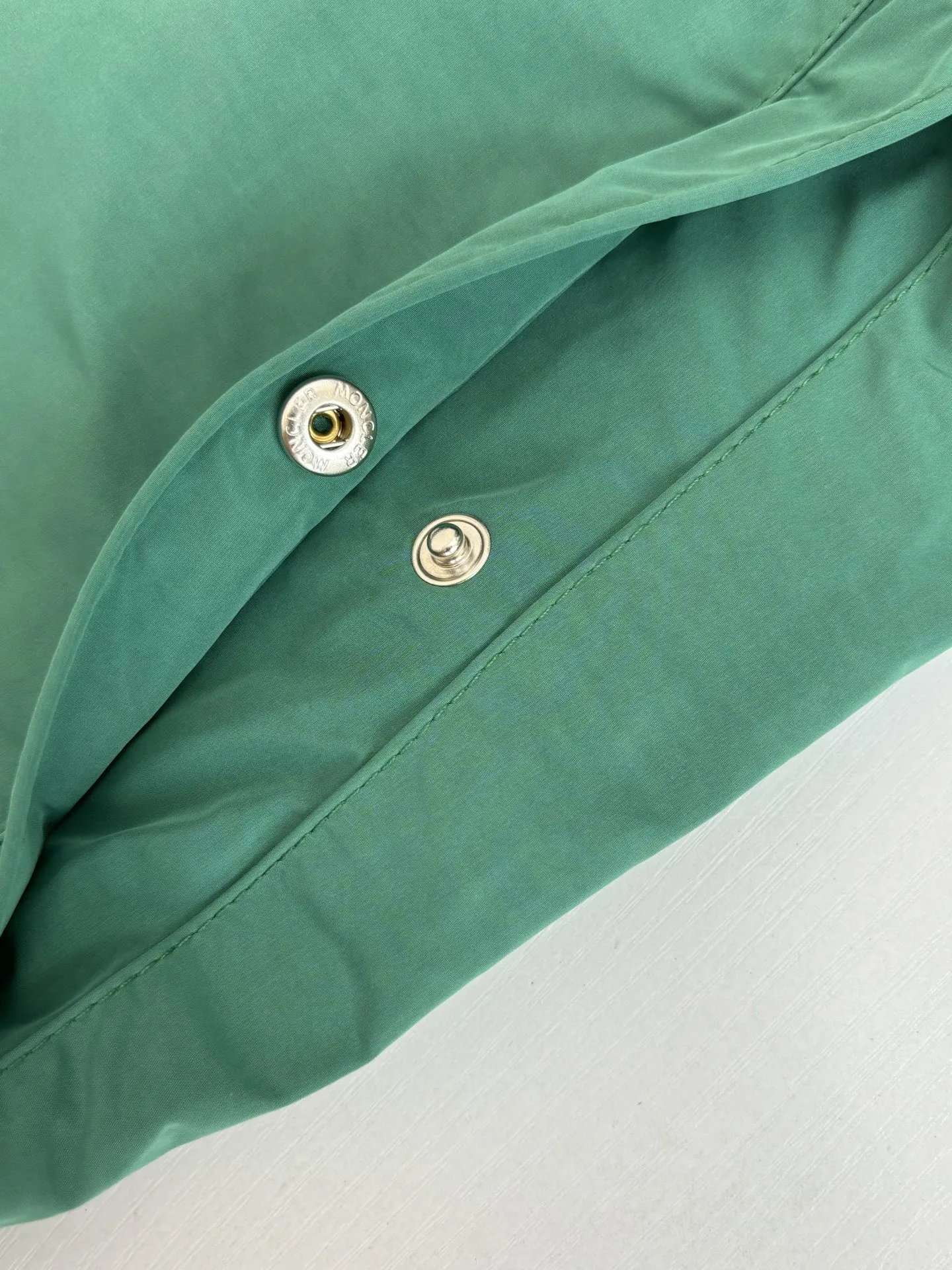 Moncler グリーン刺繍連帽休閑ジャケット - 画像 (7)