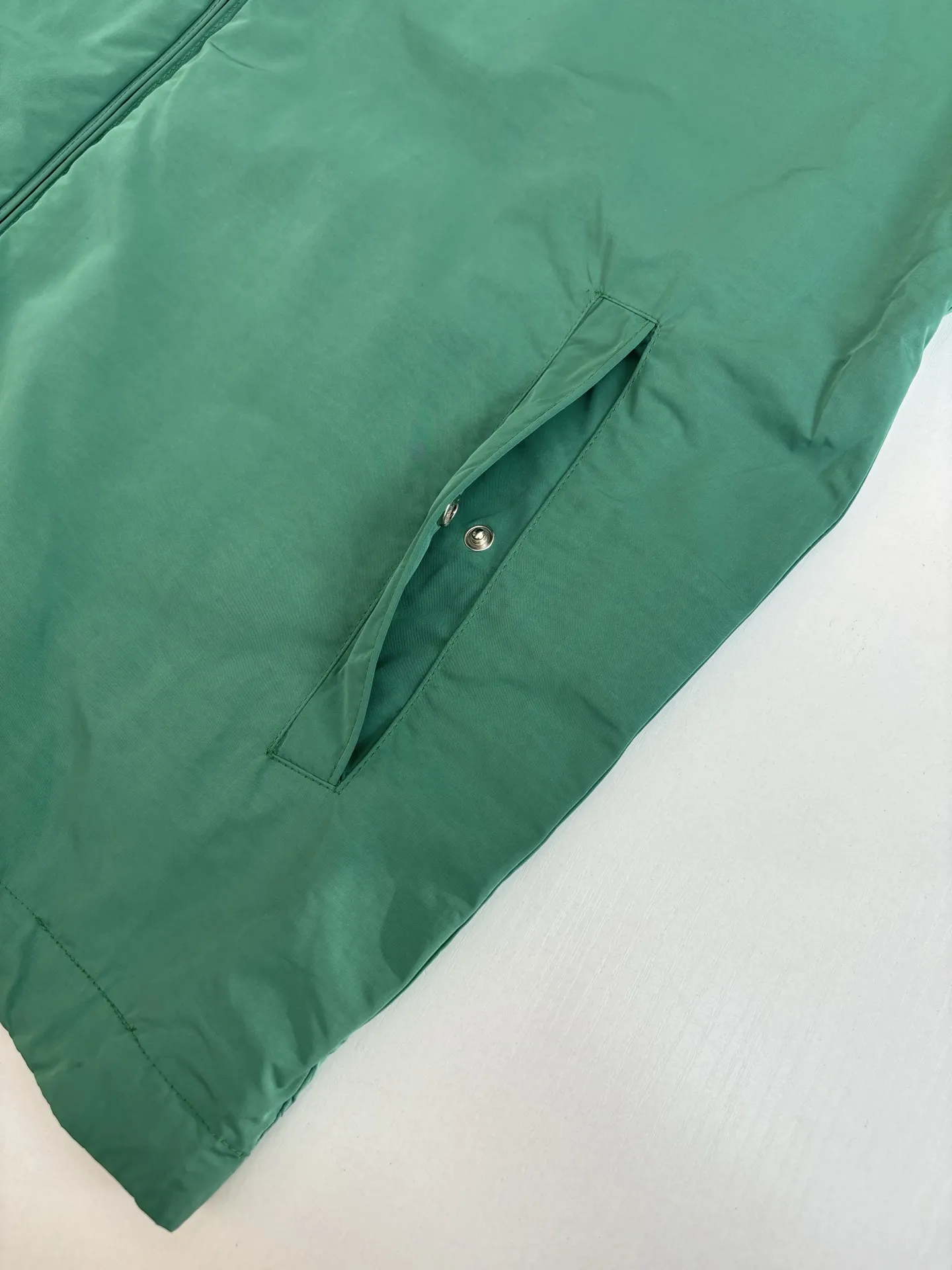 Moncler グリーン刺繍連帽休閑ジャケット - 画像 (8)