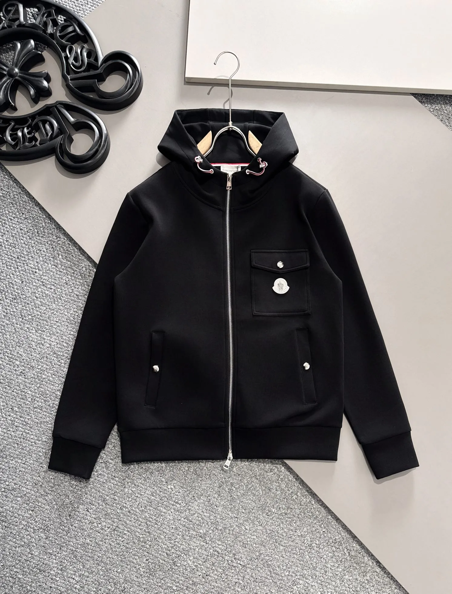 Moncler 2025秋冬黒色連帽ジップアップジャケット