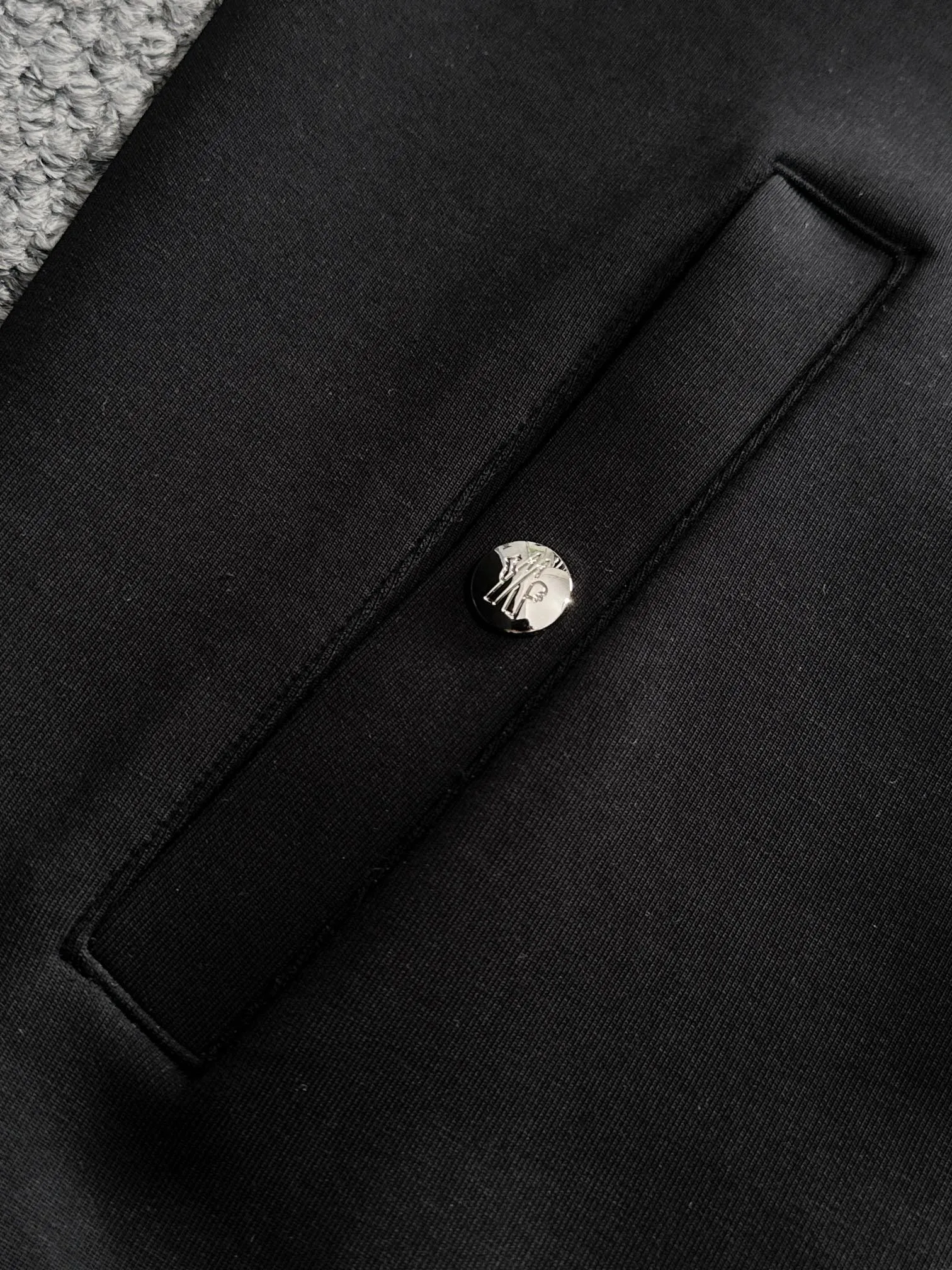 Moncler 2025秋冬黒色連帽ジップアップジャケット - 画像 (8)