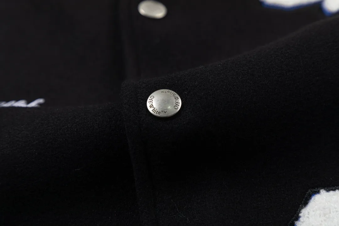 Off White OW ブラック刺繍ロゴバーシティジャケット - 画像 (11)