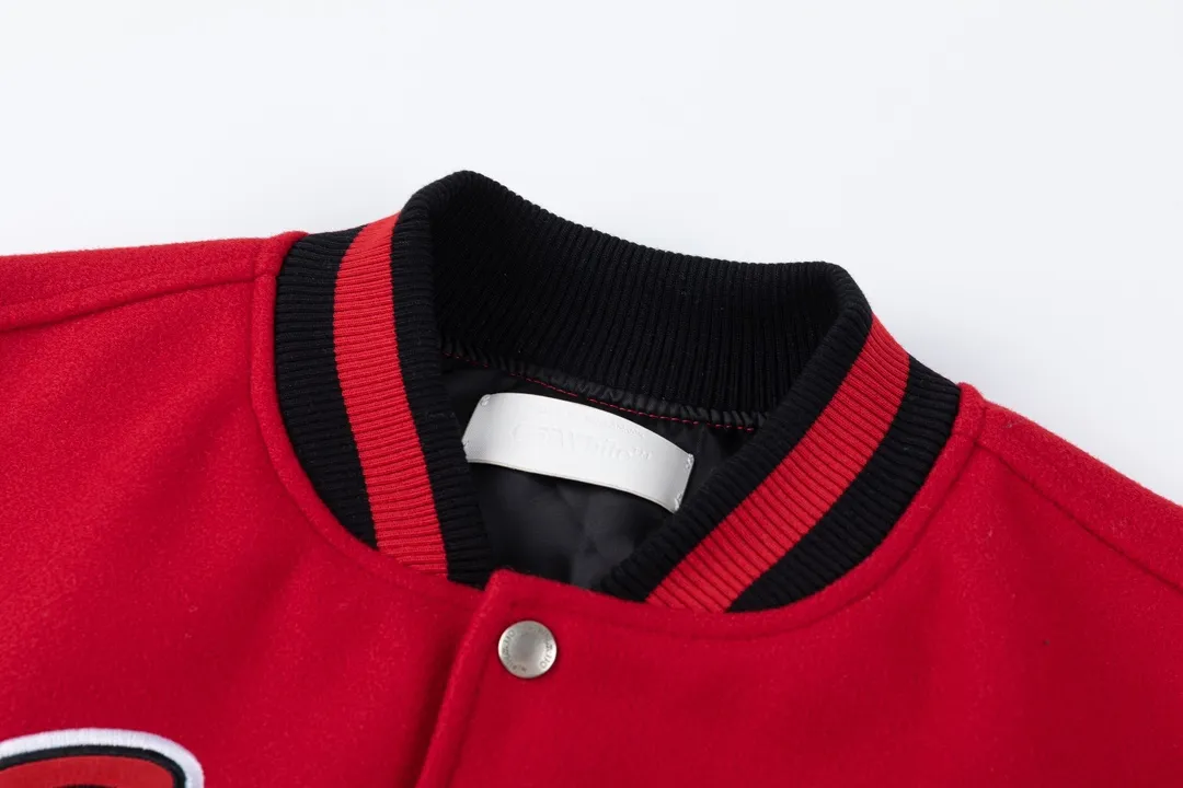 Off White OW レッド刺繍ロゴベースボールジャケット - 画像 (5)
