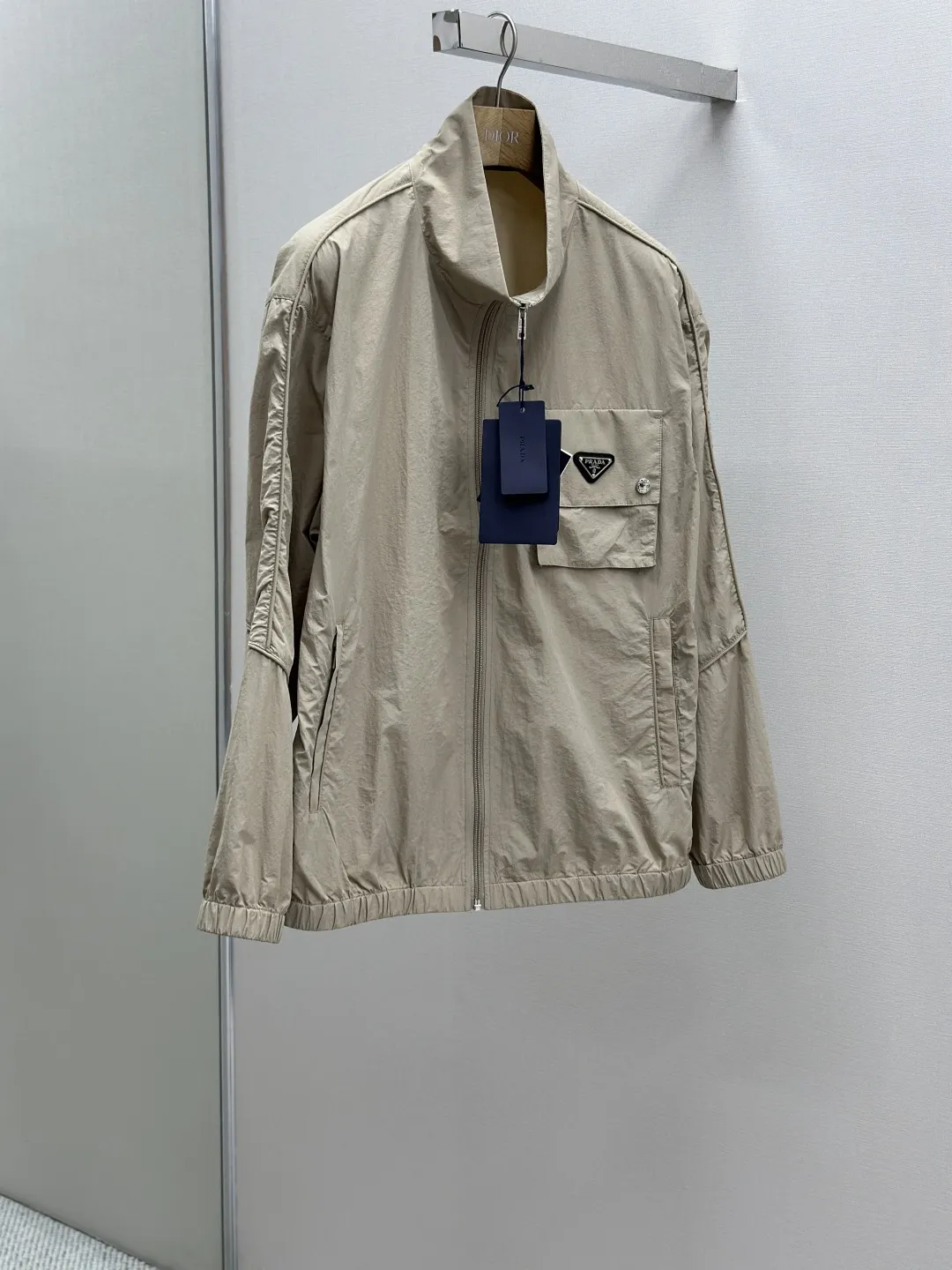 PRADA 25SS新款ベージュニロンジャケット - 画像 (4)