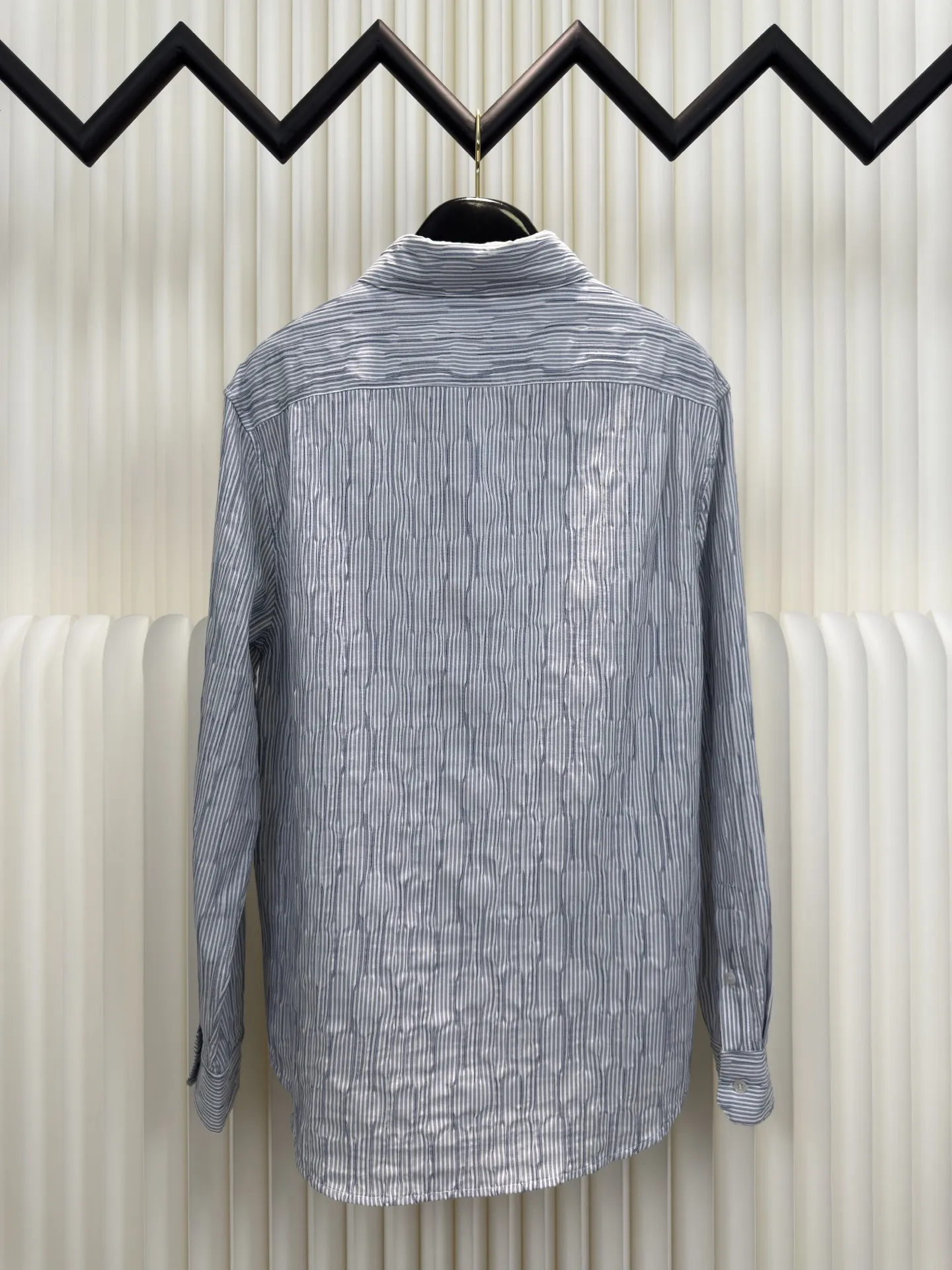 ロエウエ新作黒のチェック柄長袖シャツ - 画像 (3)