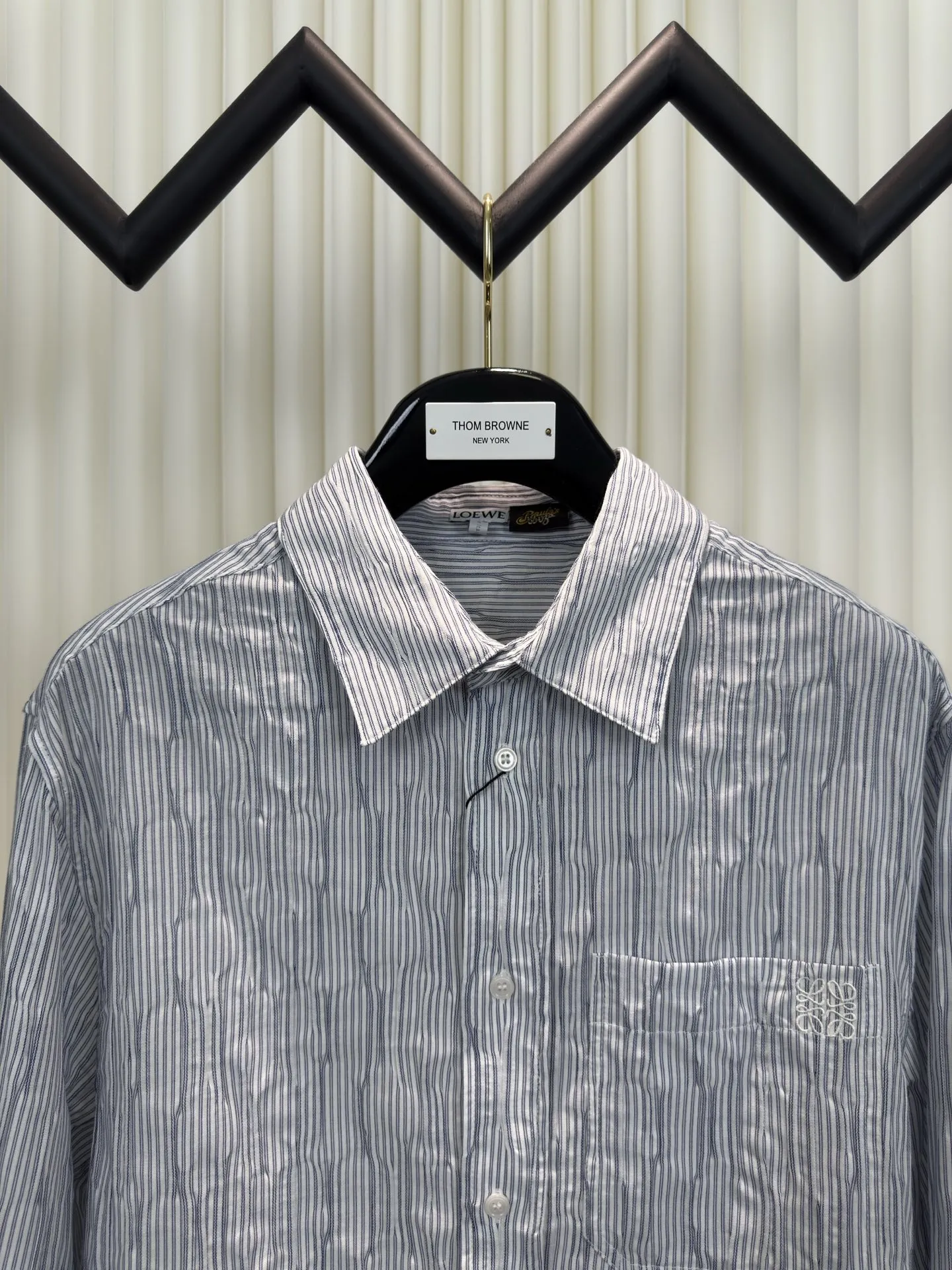 ロエウエ新作黒のチェック柄長袖シャツ - 画像 (4)