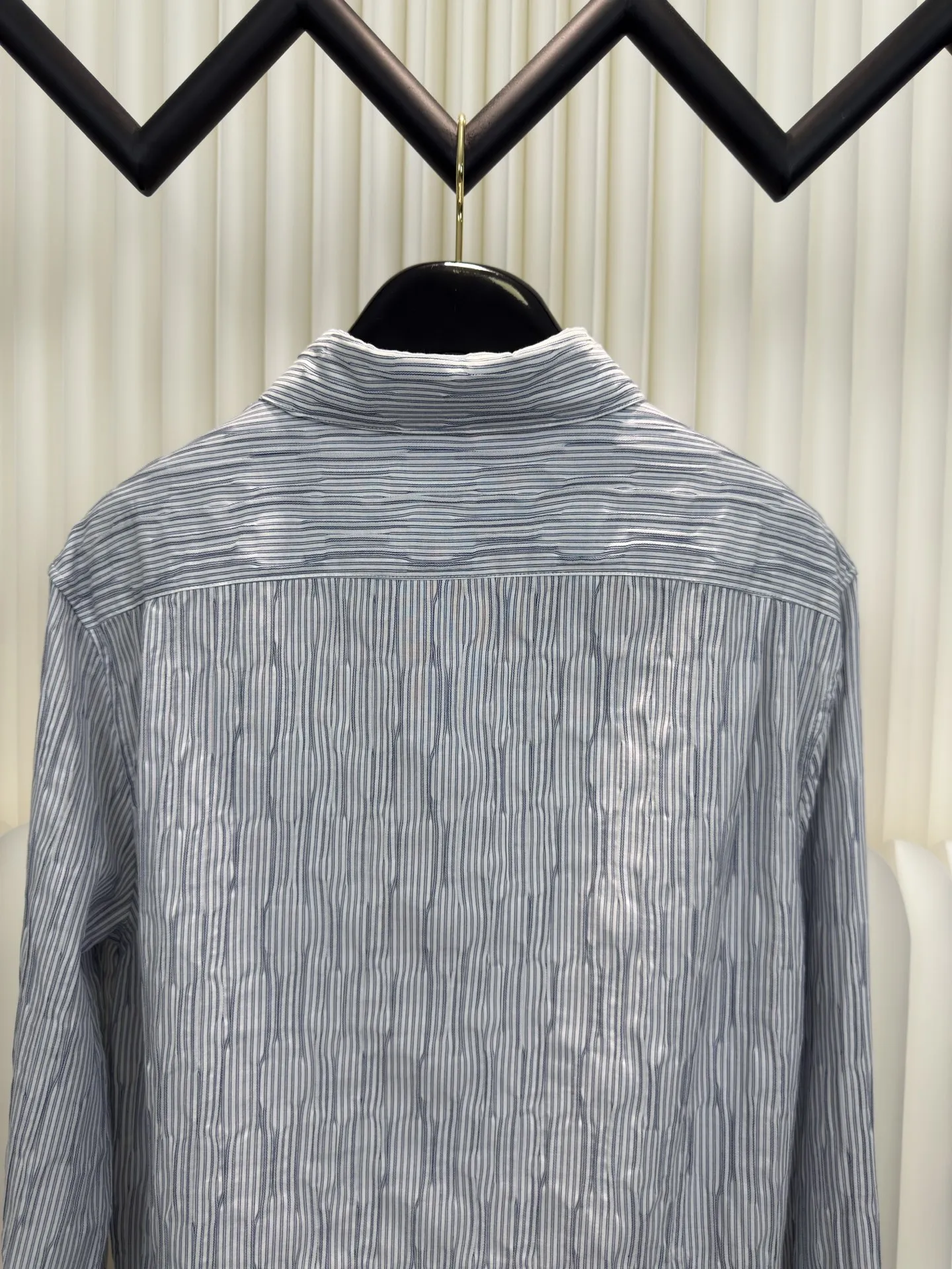 ロエウエ新作黒のチェック柄長袖シャツ - 画像 (7)