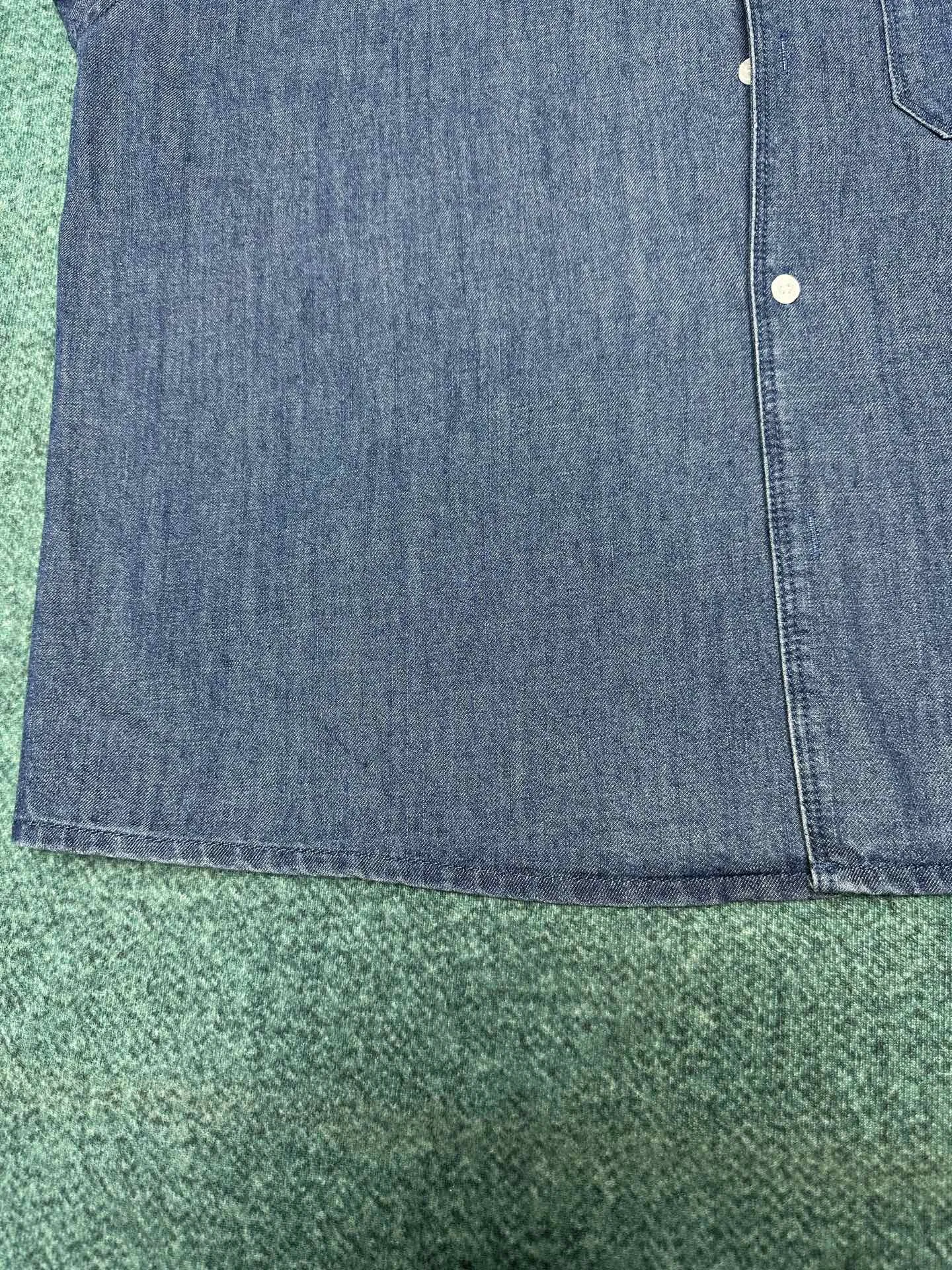 ロエベ新作黒デニムシャツスタイル - 画像 (7)