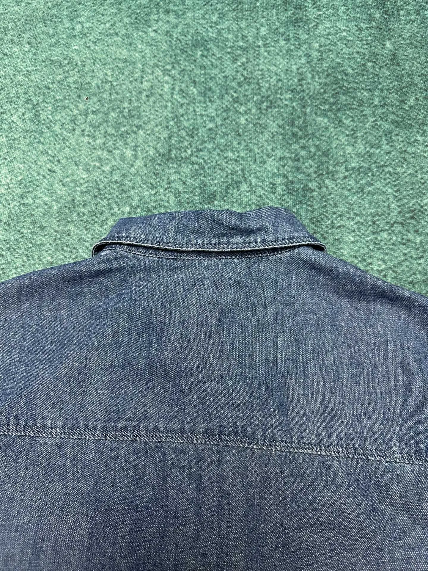 ロエベ新作黒デニムシャツスタイル - 画像 (10)