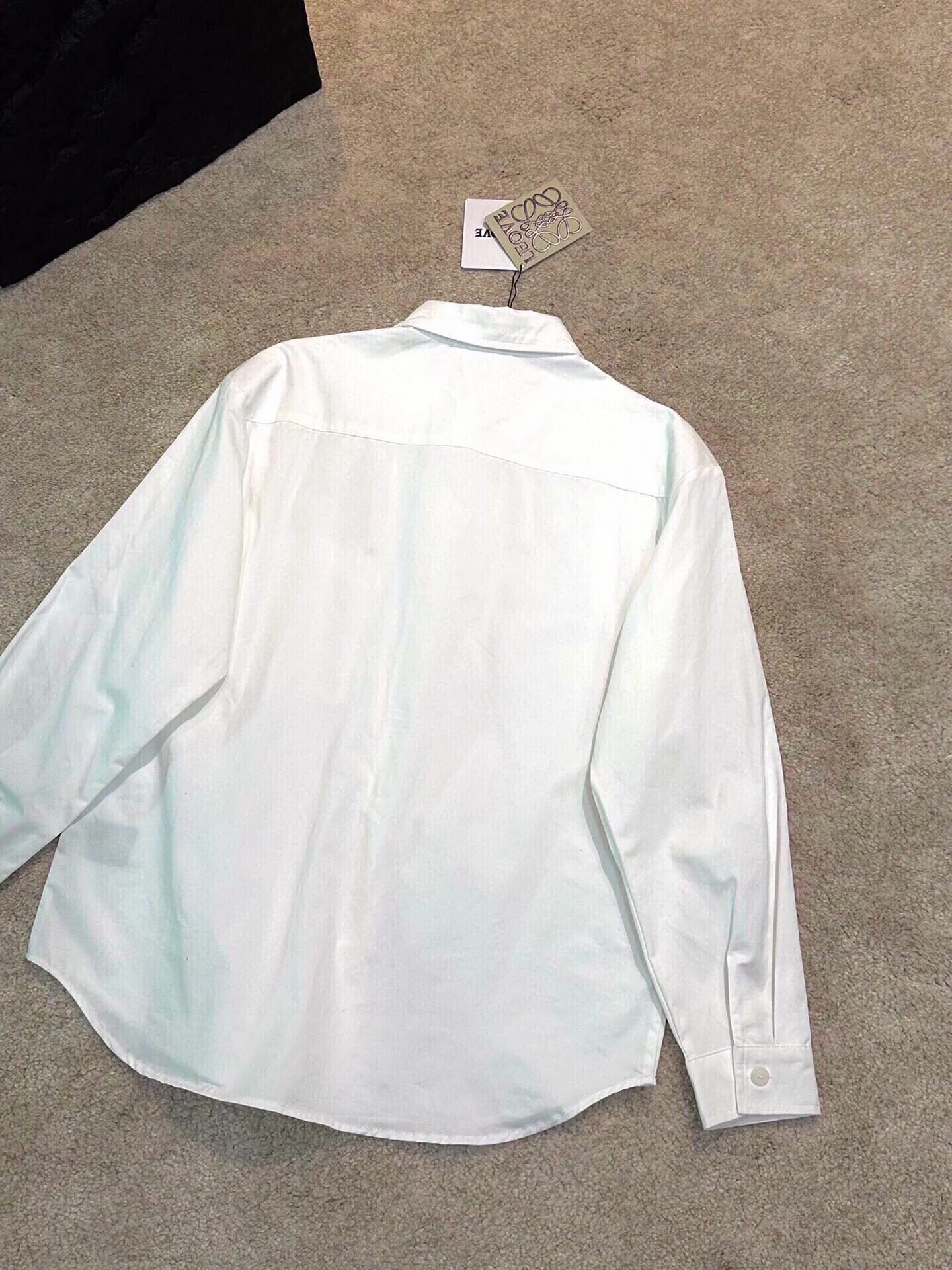 ロエウ新作黒のチェック柄シャツ - 画像 (3)