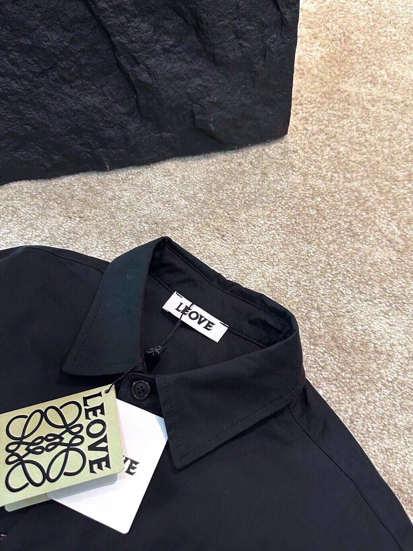 ロエベ新作黒のチェック柄シャツ - 画像 (5)