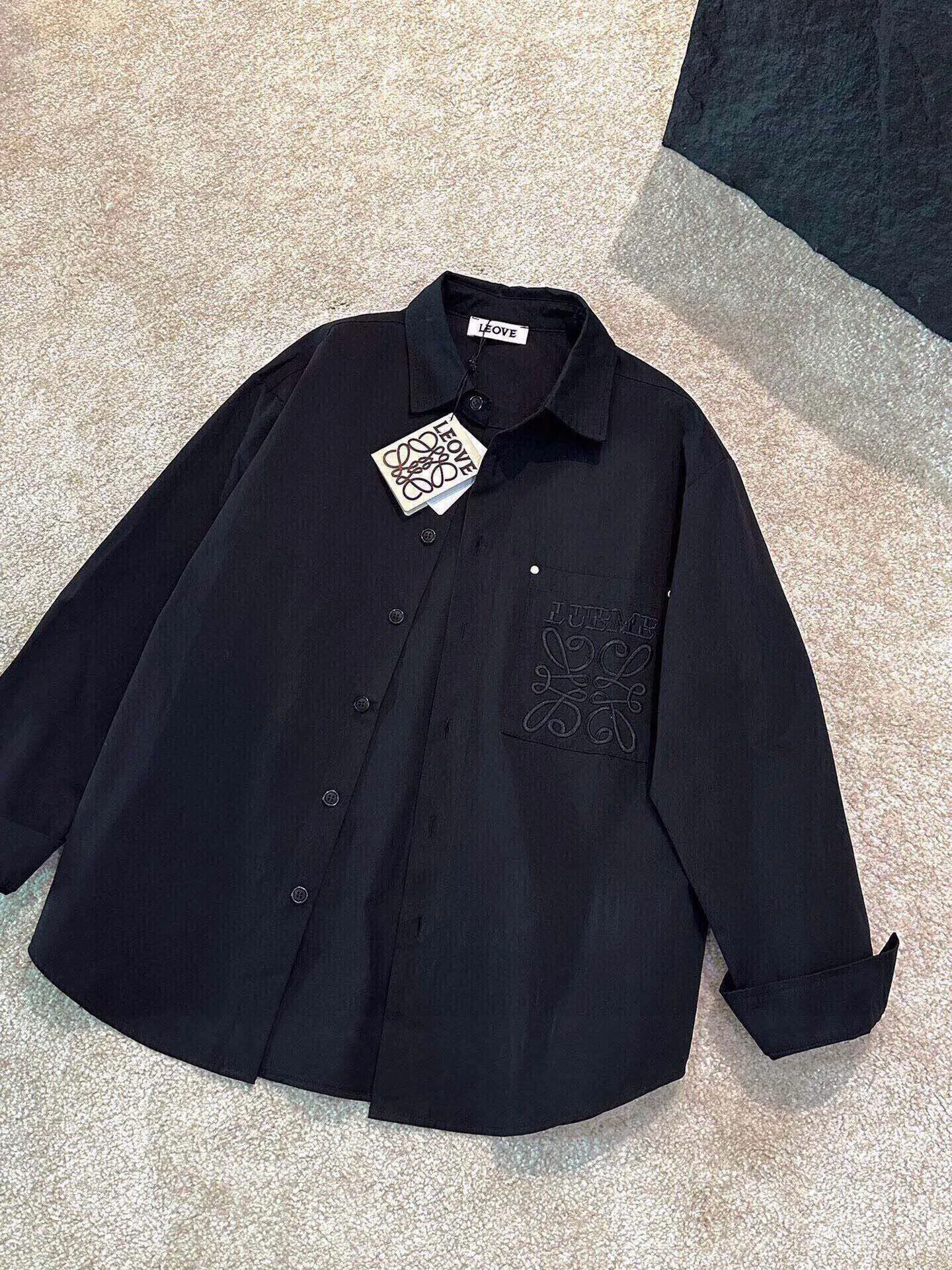 ロエベ新作黒のチェック柄シャツ - 画像 (6)