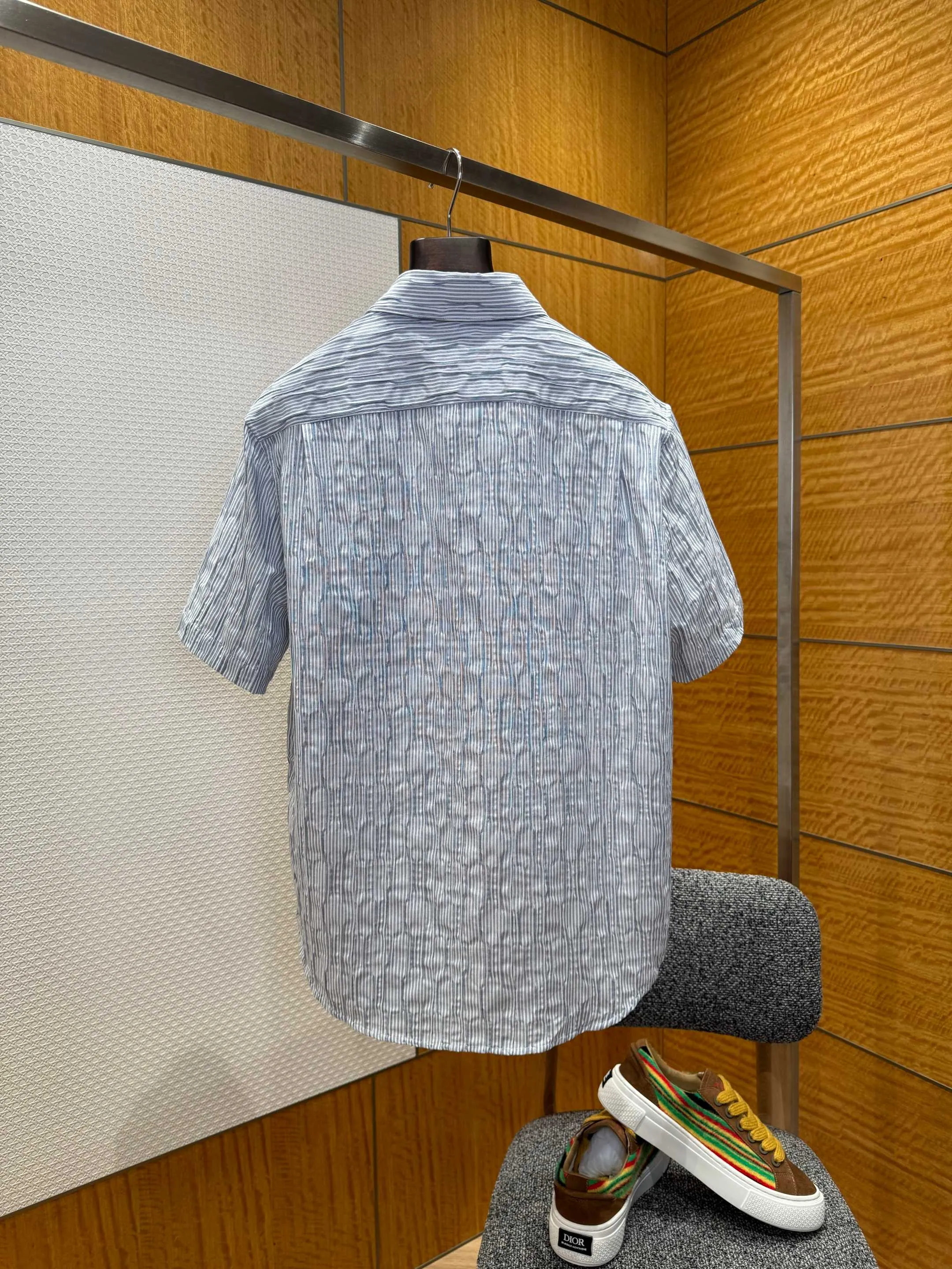 LOEWE新作白のストライプの波模様のシャツ - 画像 (3)