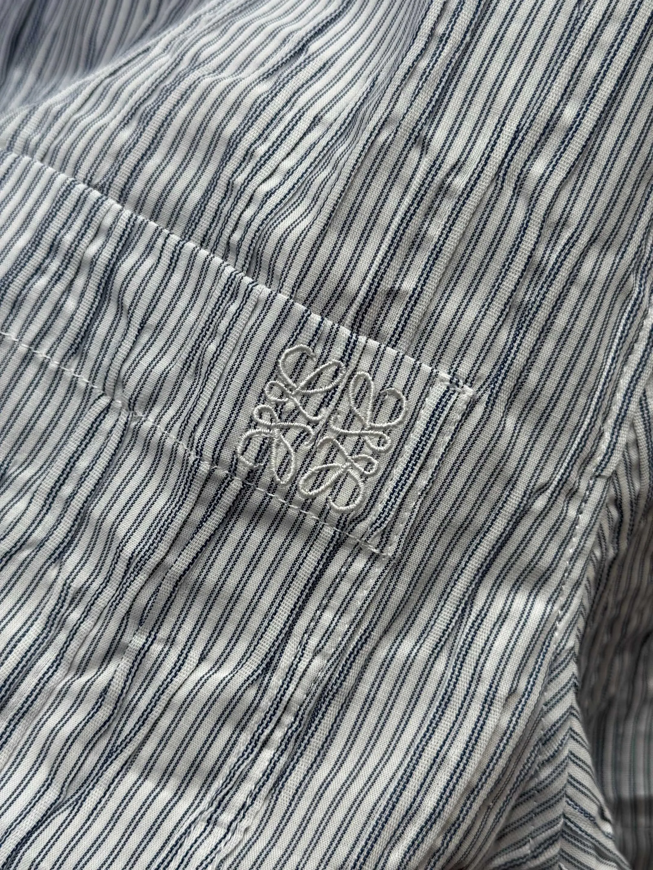 LOEWE新作白のストライプの波模様のシャツ - 画像 (7)