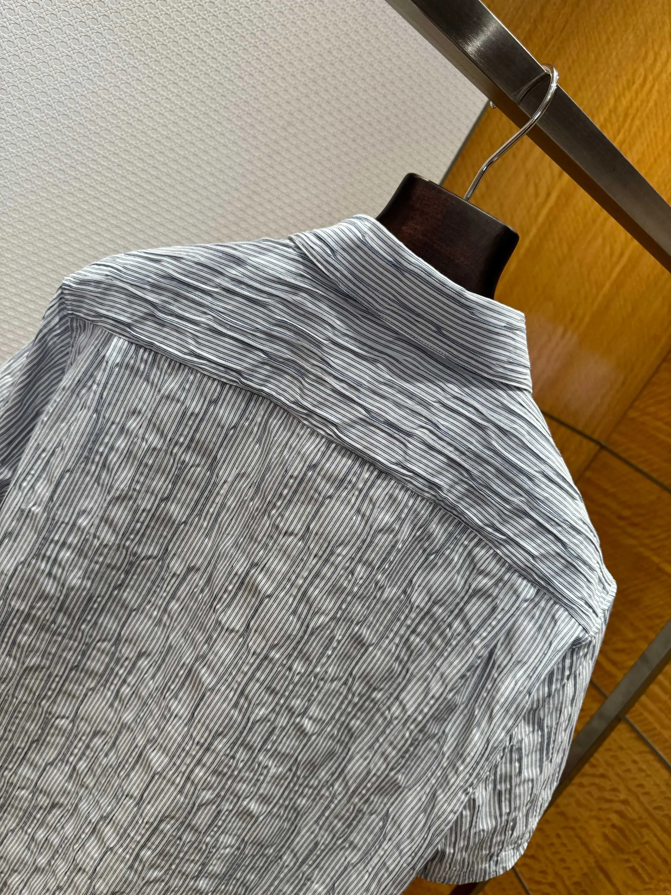 LOEWE新作白のストライプの波模様のシャツ - 画像 (8)