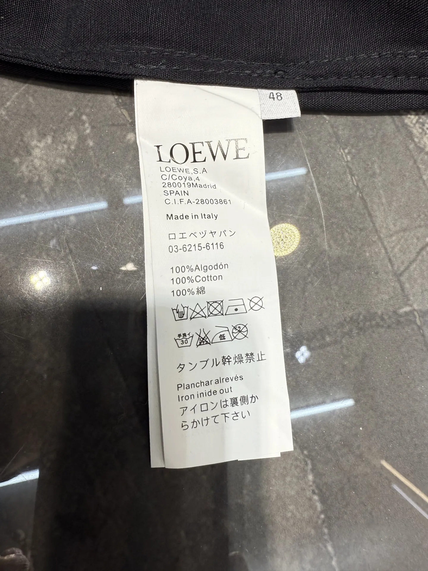 LOEWE新作黒の刺繍入りシルクシャツカジュアルスタイル - 画像 (9)