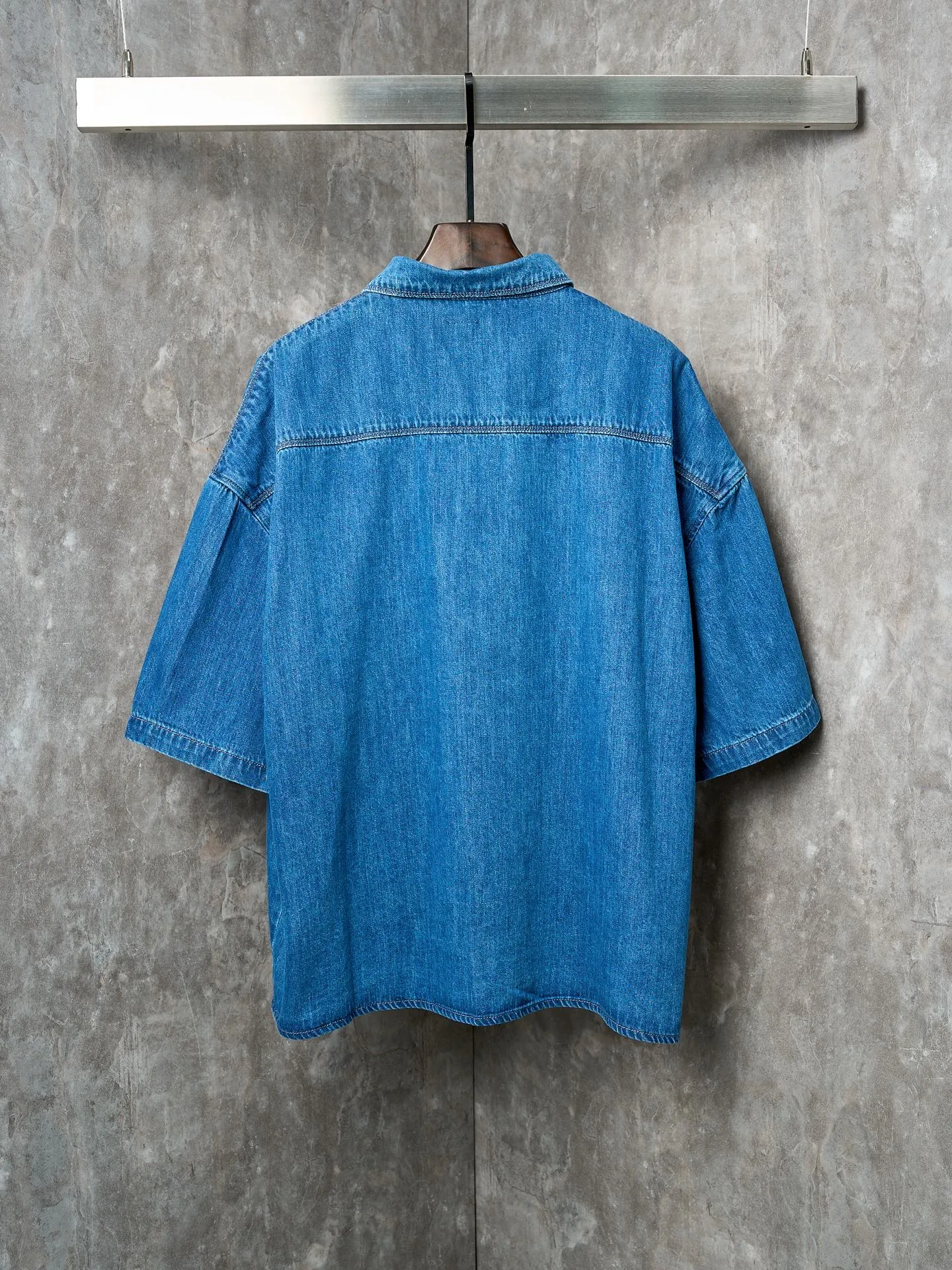 Loewe新作黒のチェック柄牛仔短袖衬衫 - 画像 (3)