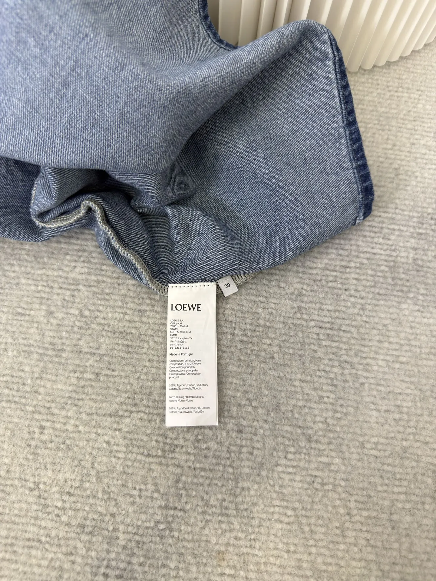 ロエウェ新作黒シャツスタイル - 画像 (10)