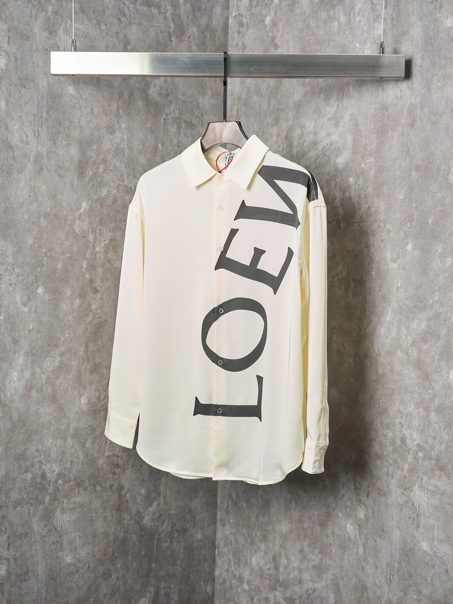 LOEWE新作黒ロゴシルクシャツ - 画像 (4)