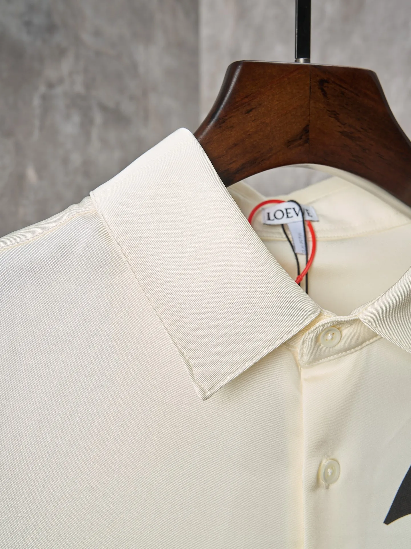 LOEWE新作黒ロゴシルクシャツ - 画像 (5)