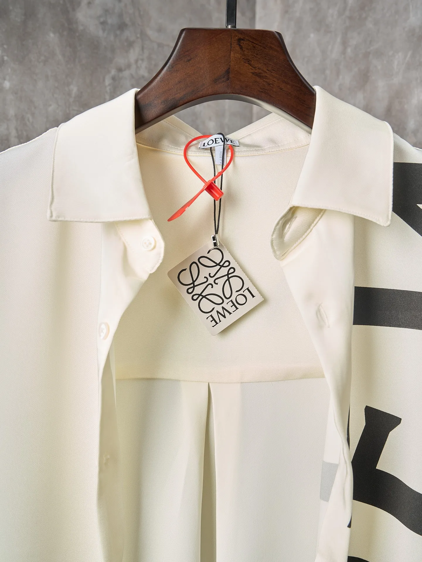 LOEWE新作黒ロゴシルクシャツ - 画像 (6)