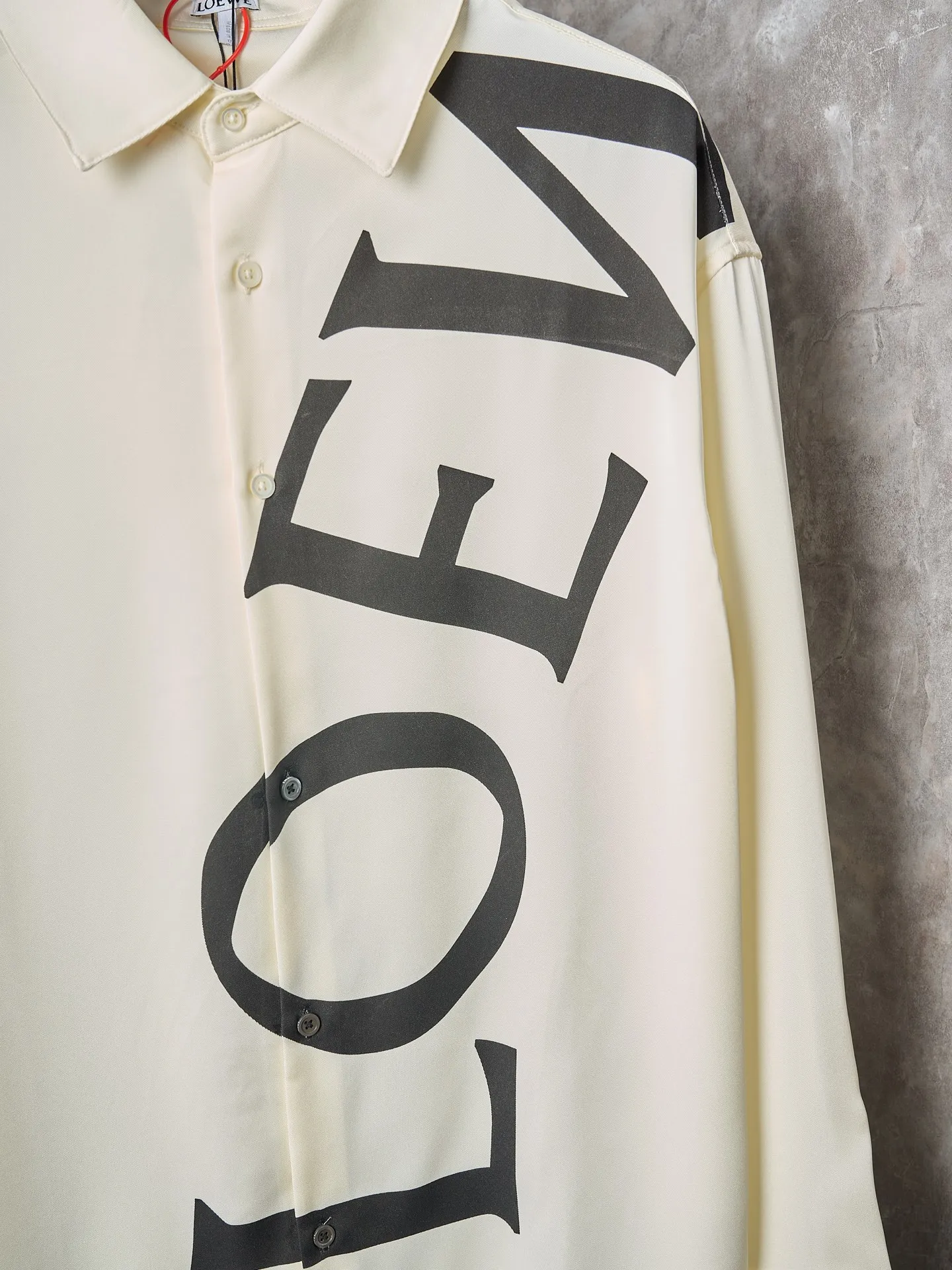 LOEWE新作黒ロゴシルクシャツ - 画像 (7)