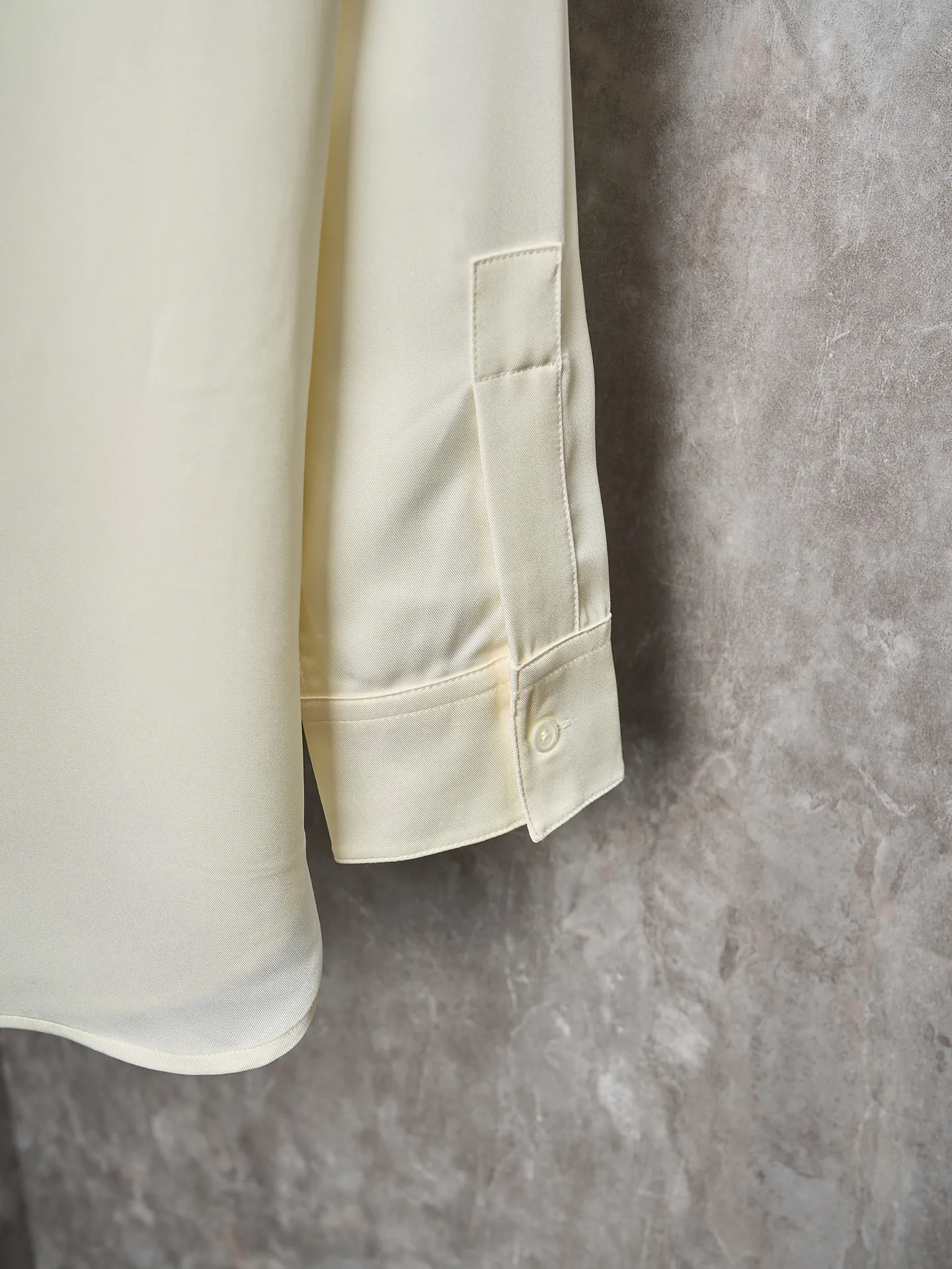 LOEWE新作黒ロゴシルクシャツ - 画像 (9)