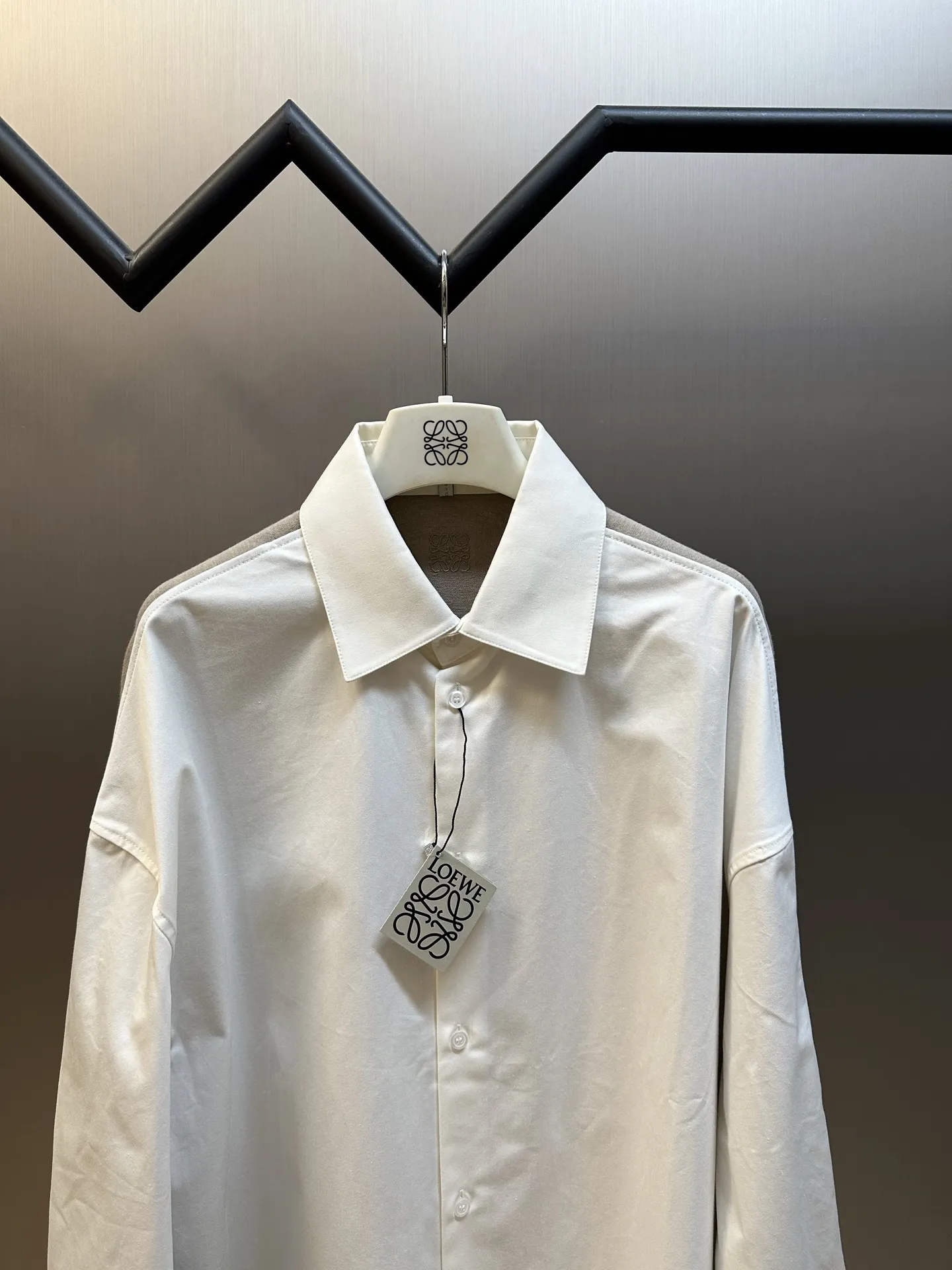 ロエベ 新作 ホワイトのパッチワークウールブレンドシャツ - 画像 (3)