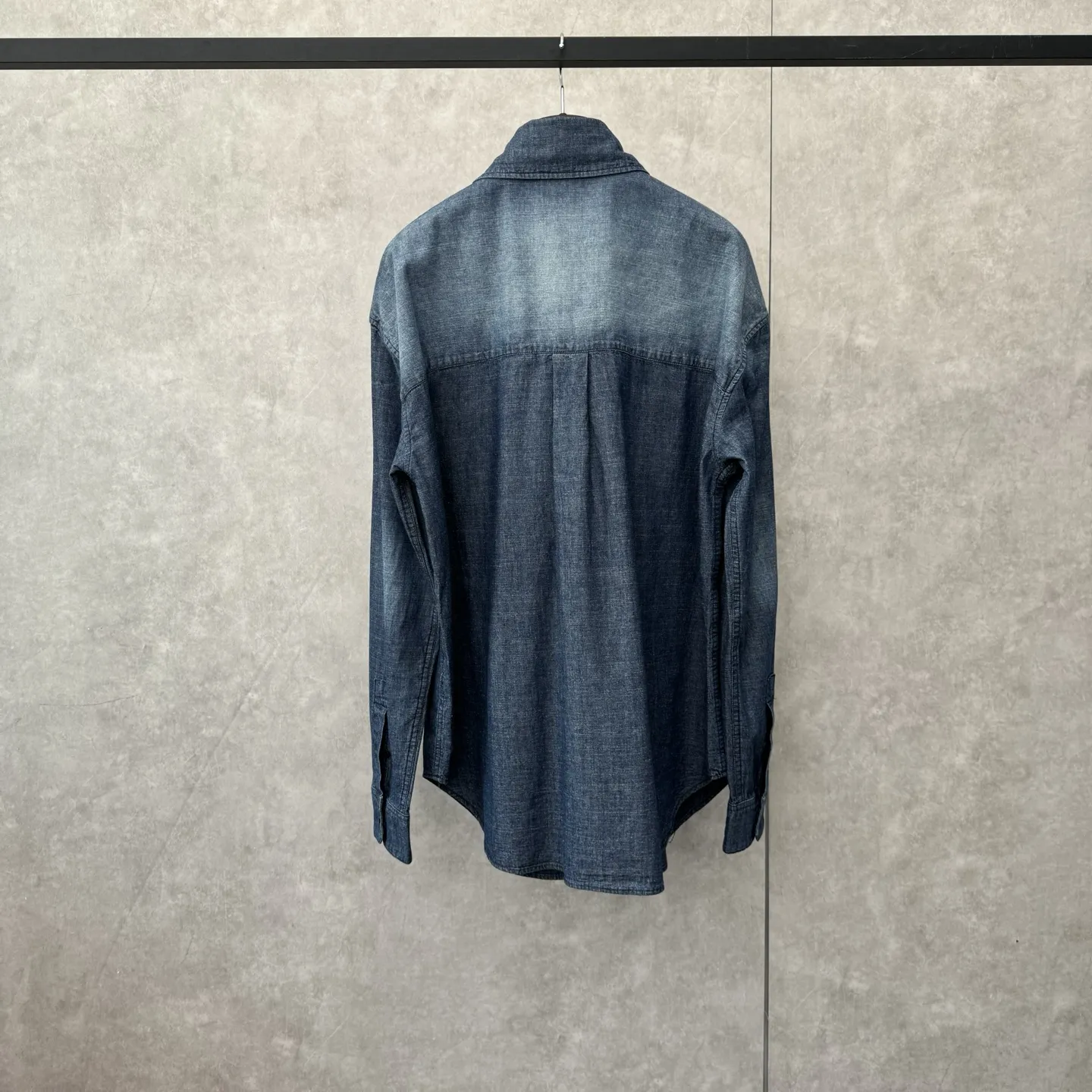 Loewe Anagram 新作黒のチェック柄シャツ - 画像 (3)