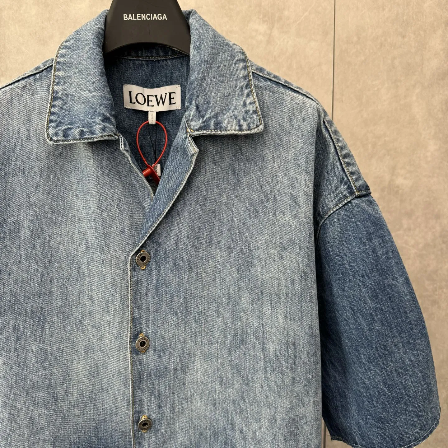 Loewe新作Anagram黒のチェック柄短袖シャツ - 画像 (6)