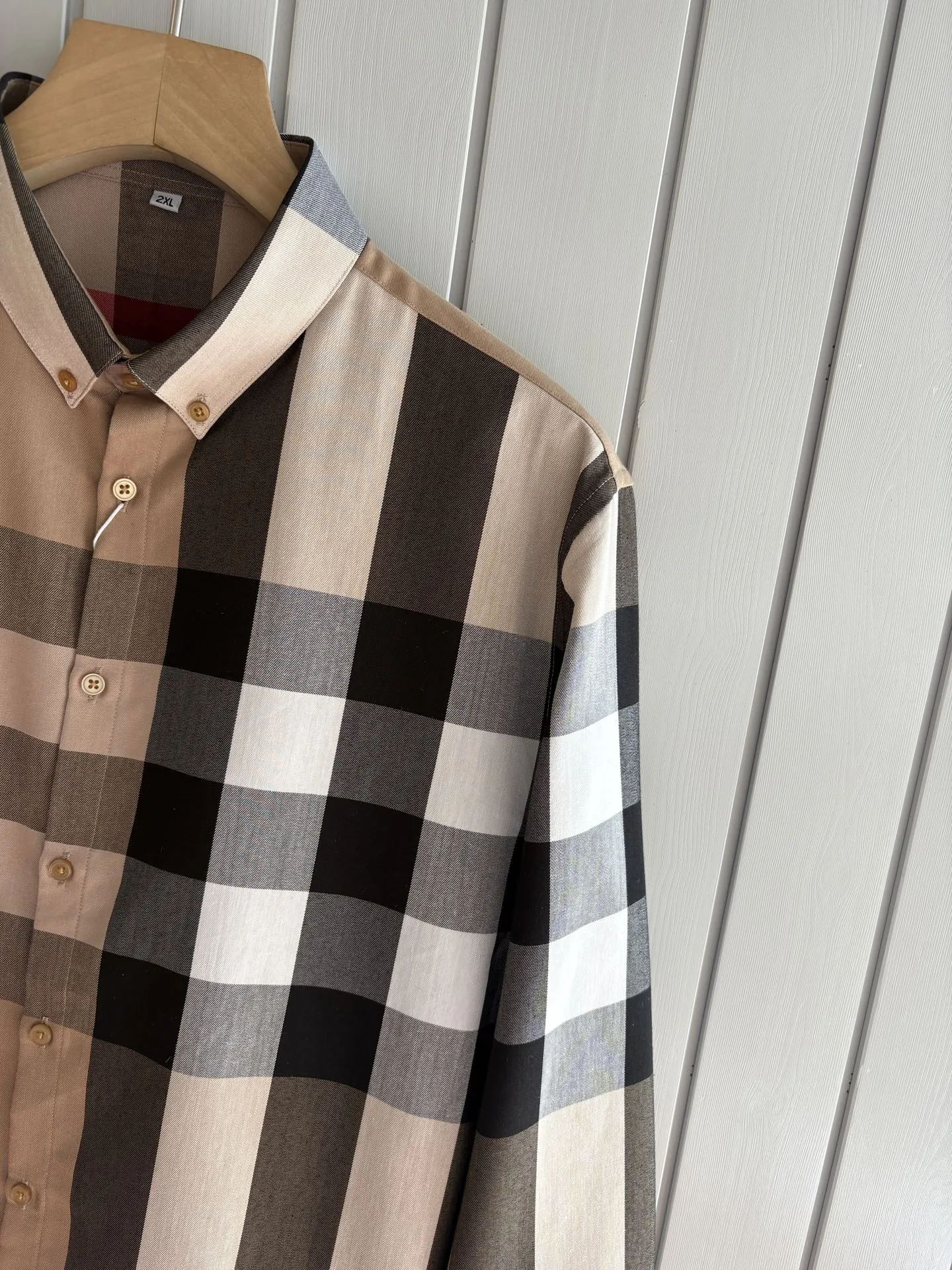 バーバリーレディース新作黒のチェック柄シャツ - 画像 (5)