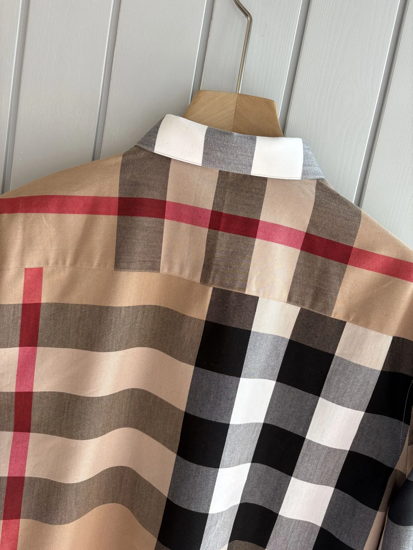 バーバリーレディース新作黒のチェック柄シャツ - 画像 (10)