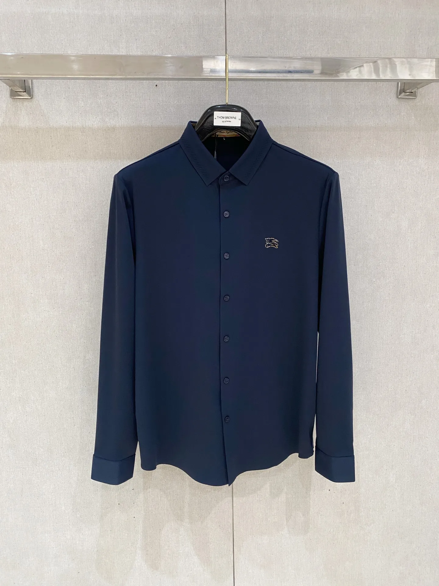 Burberry 2025SS新作白ポロ襟長袖シャツ - 画像 (3)