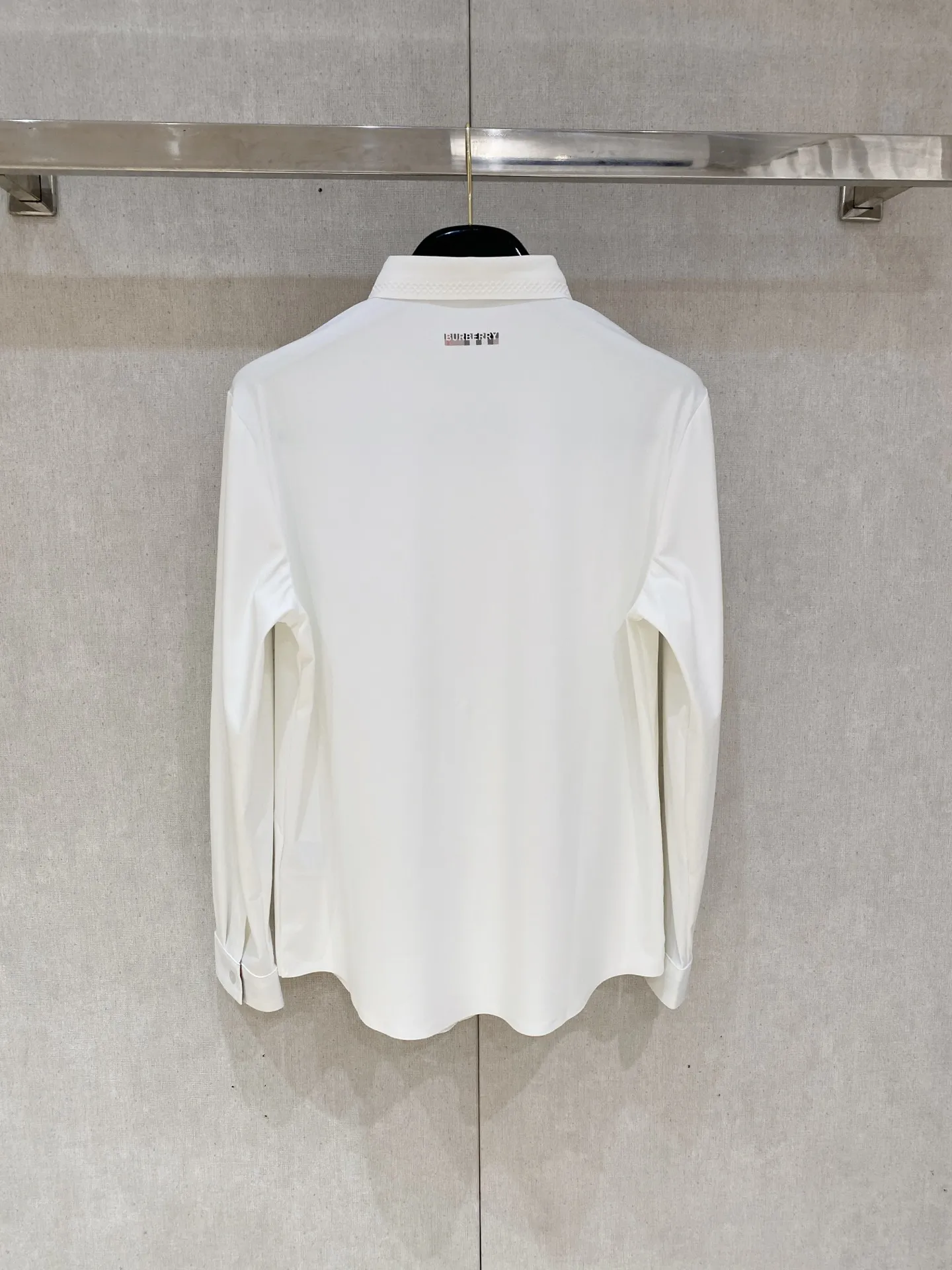Burberry 2025SS新作白ポロ襟長袖シャツ - 画像 (9)